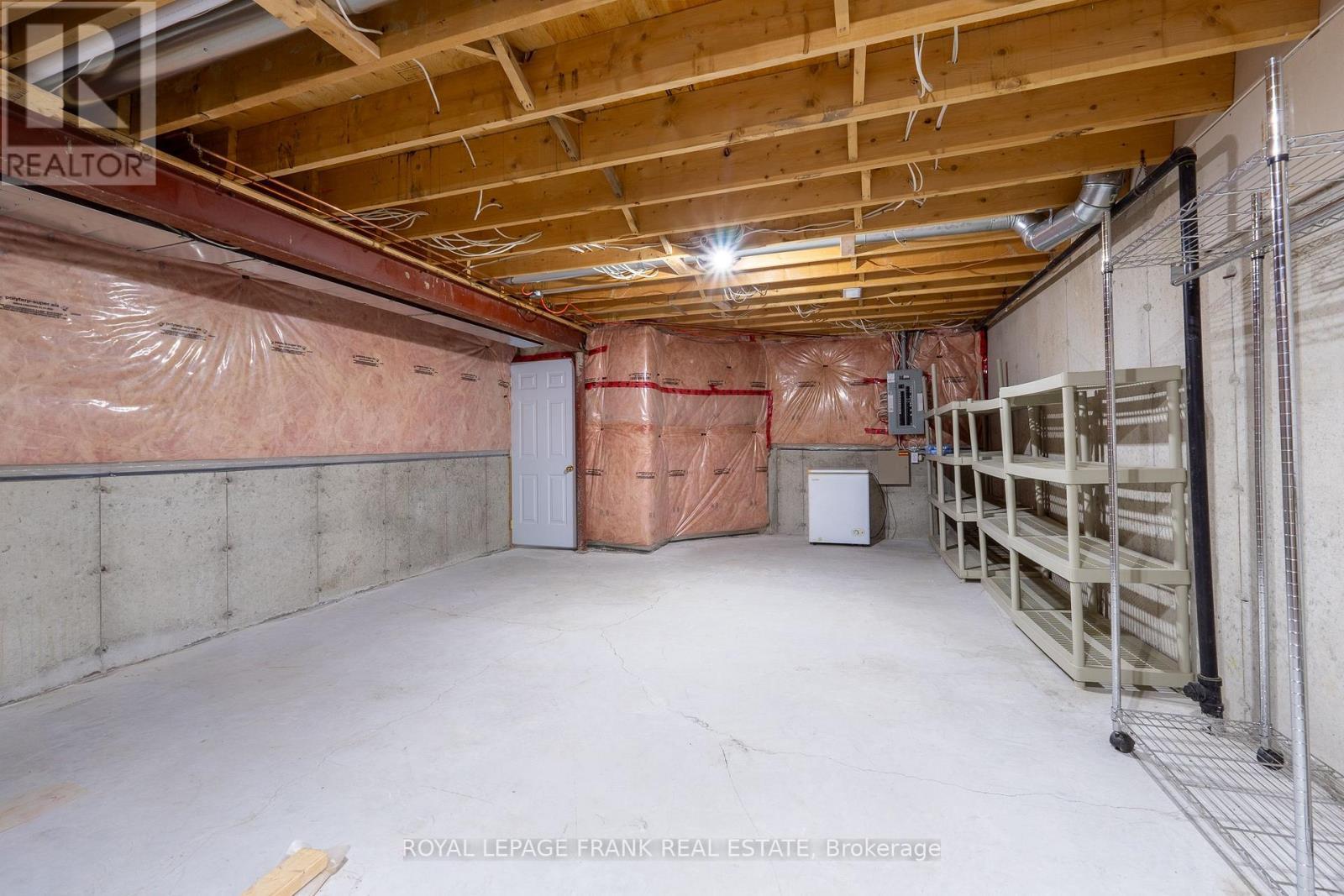 












9 EGLINGTON STREET

,
Kawartha Lakes (Lindsay),




Ontario
K9V6K6

