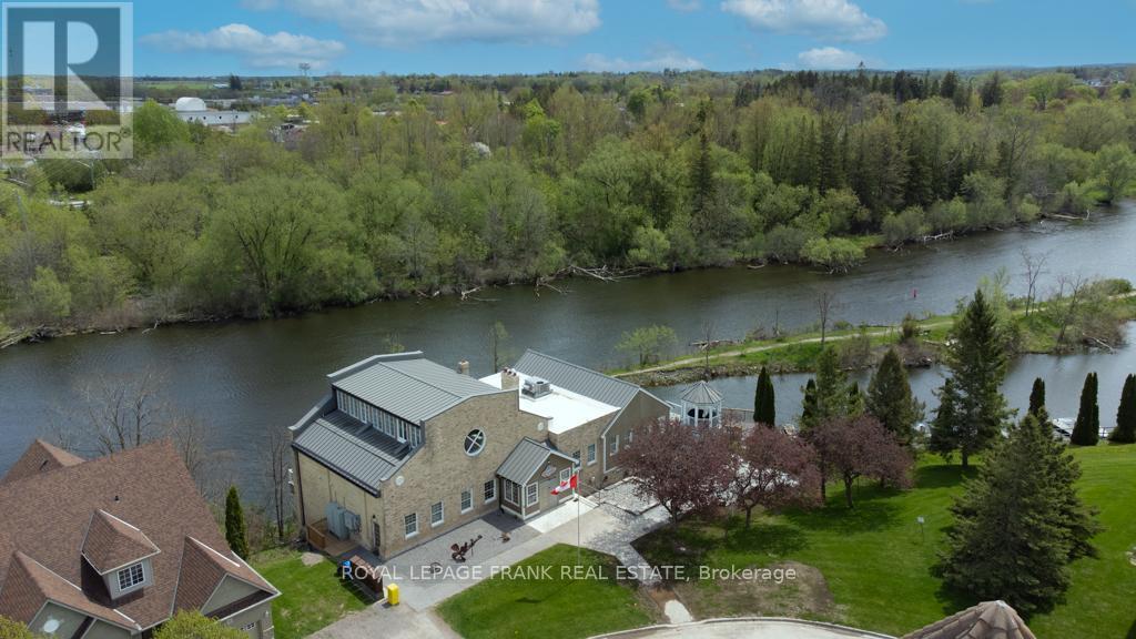 












9 EGLINGTON STREET

,
Kawartha Lakes (Lindsay),




Ontario
K9V6K6

