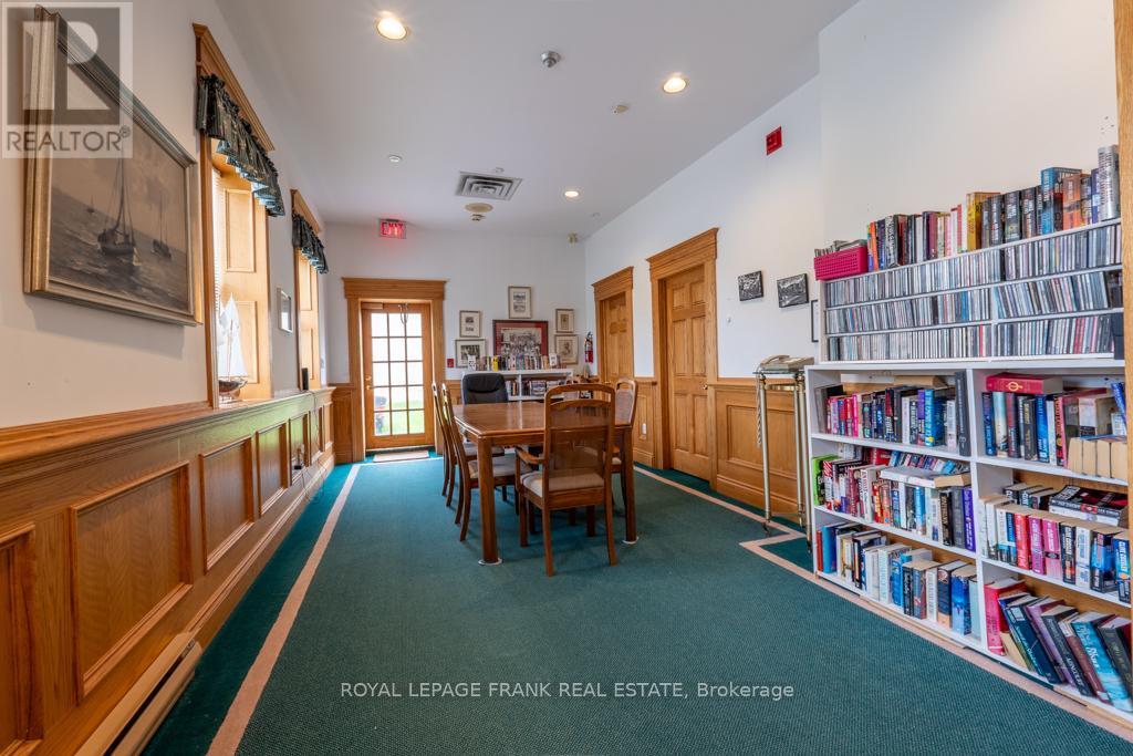 












9 EGLINGTON STREET

,
Kawartha Lakes (Lindsay),




Ontario
K9V6K6

