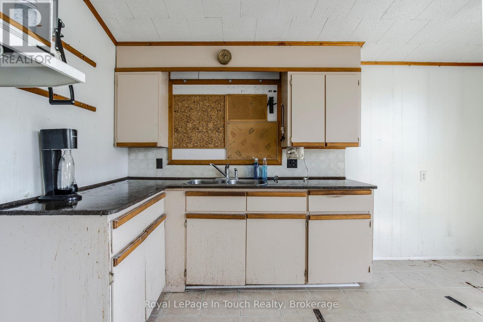 












9 JOLIET CRESCENT

,
Tiny,




Ontario
L9M0G3

