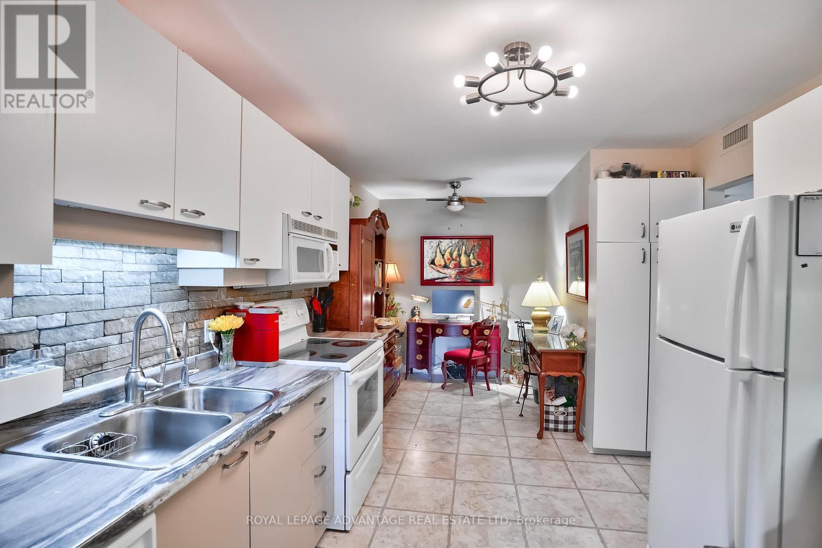 












203 - 19 JOHN STREET E

,
Perth,




Ontario
K7H1T8


