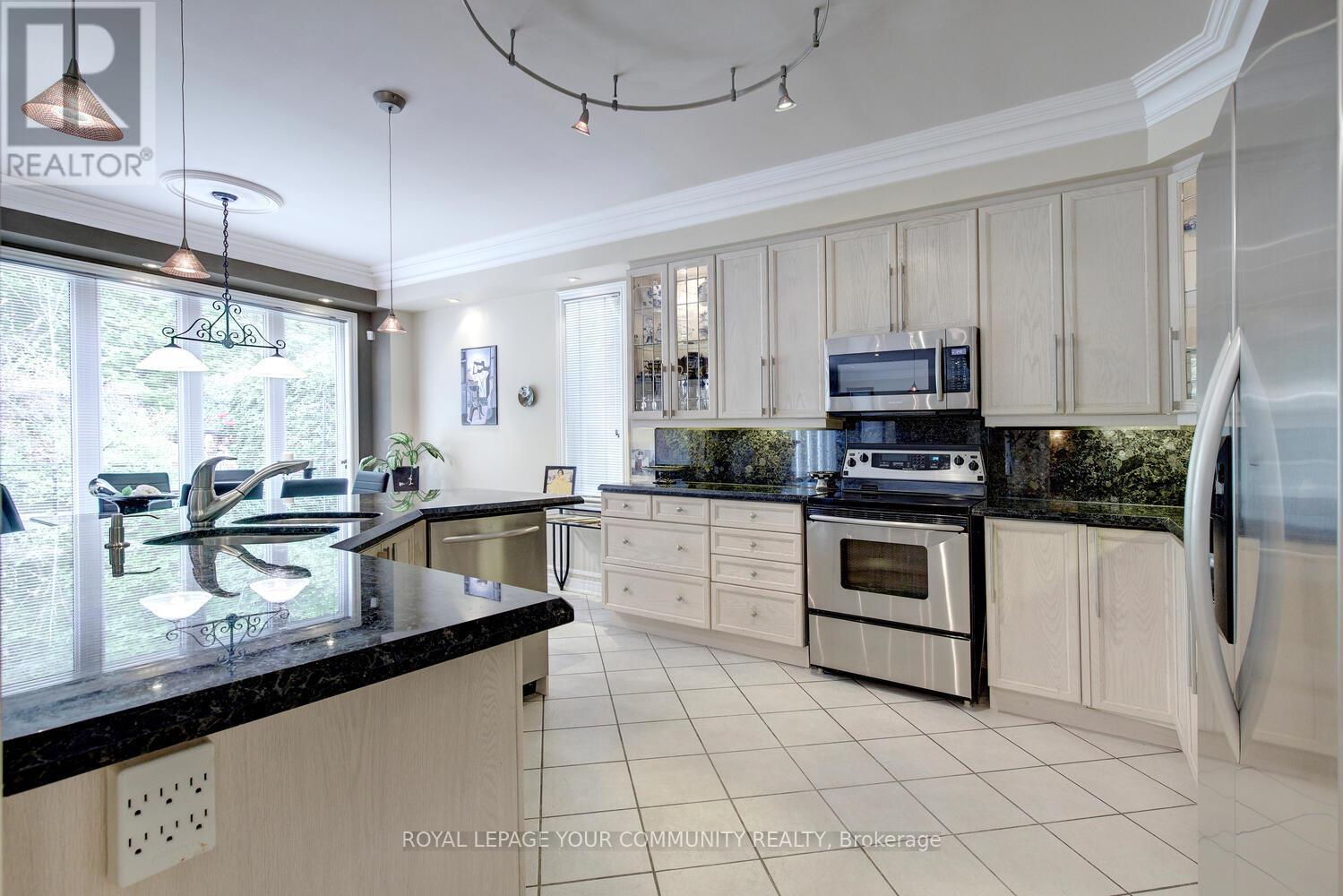 












119 THORNHILL WOODS DRIVE

,
Vaughan,




Ontario
L4J8R5

