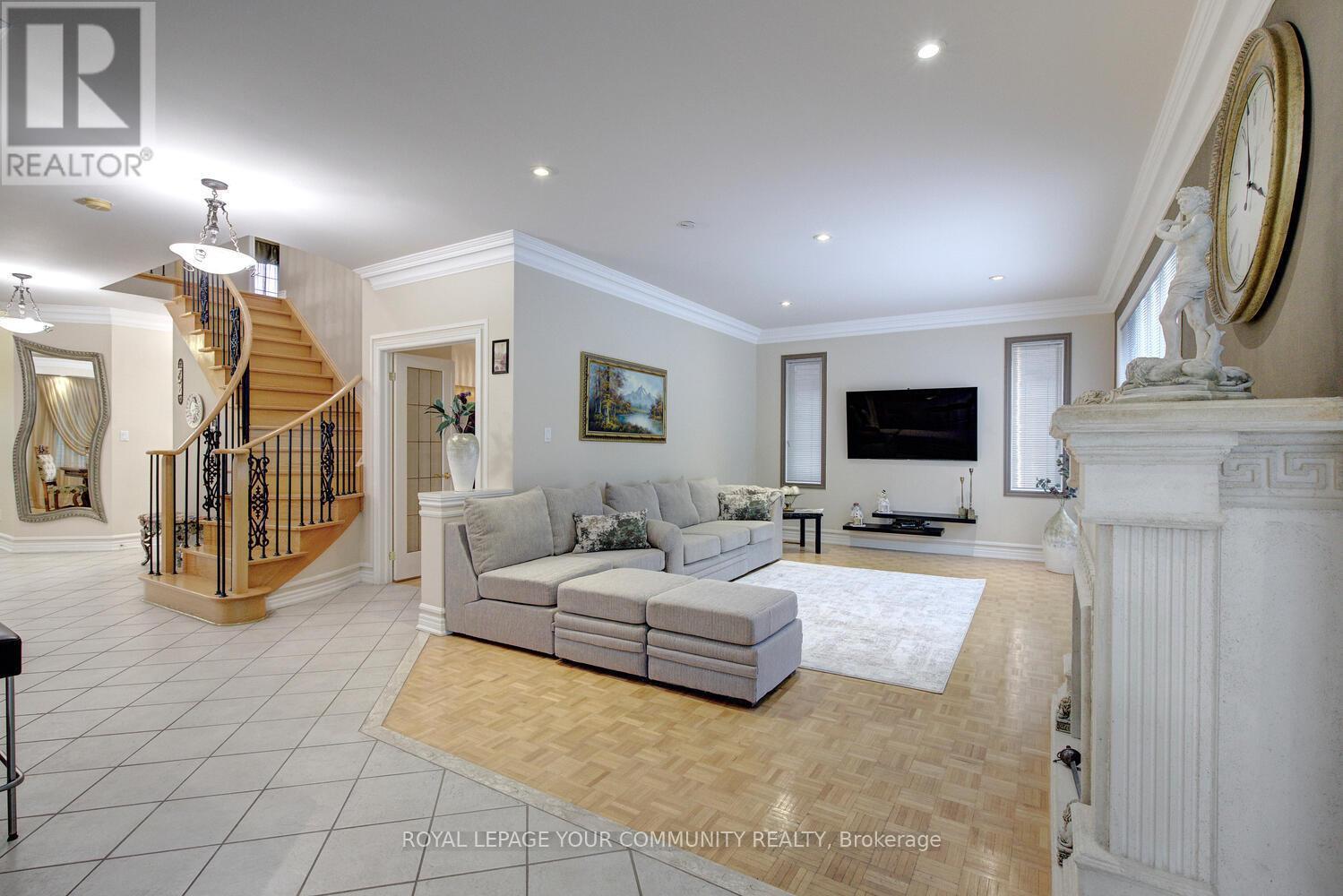 












119 THORNHILL WOODS DRIVE

,
Vaughan,




Ontario
L4J8R5

