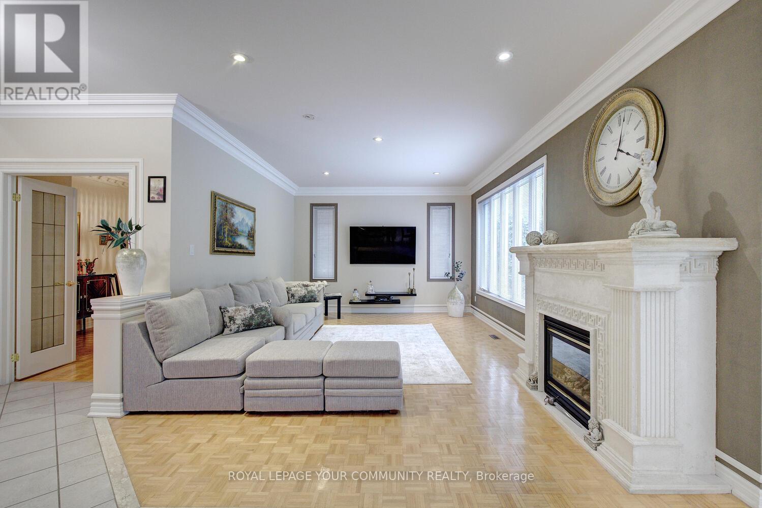 












119 THORNHILL WOODS DRIVE

,
Vaughan,




Ontario
L4J8R5


