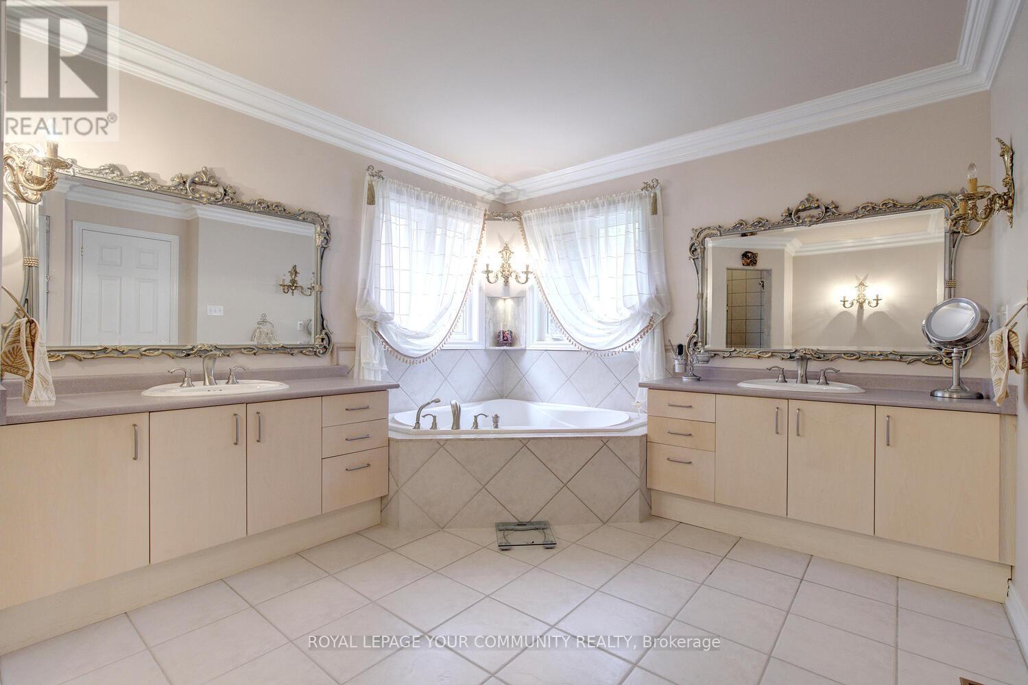 












119 THORNHILL WOODS DRIVE

,
Vaughan,




Ontario
L4J8R5

