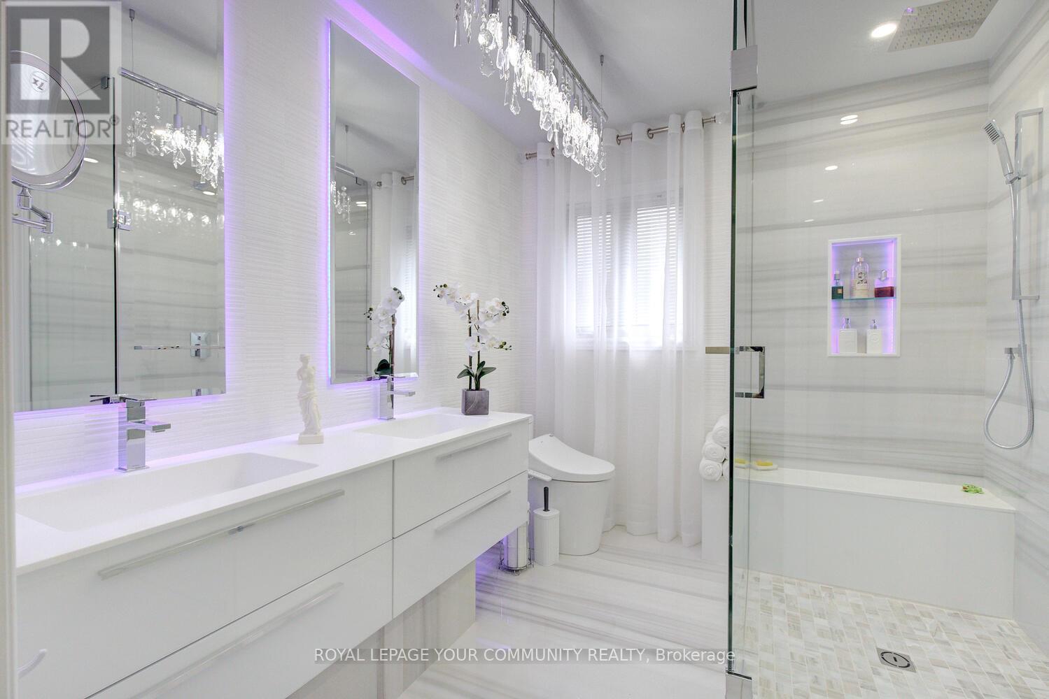 












119 THORNHILL WOODS DRIVE

,
Vaughan,




Ontario
L4J8R5

