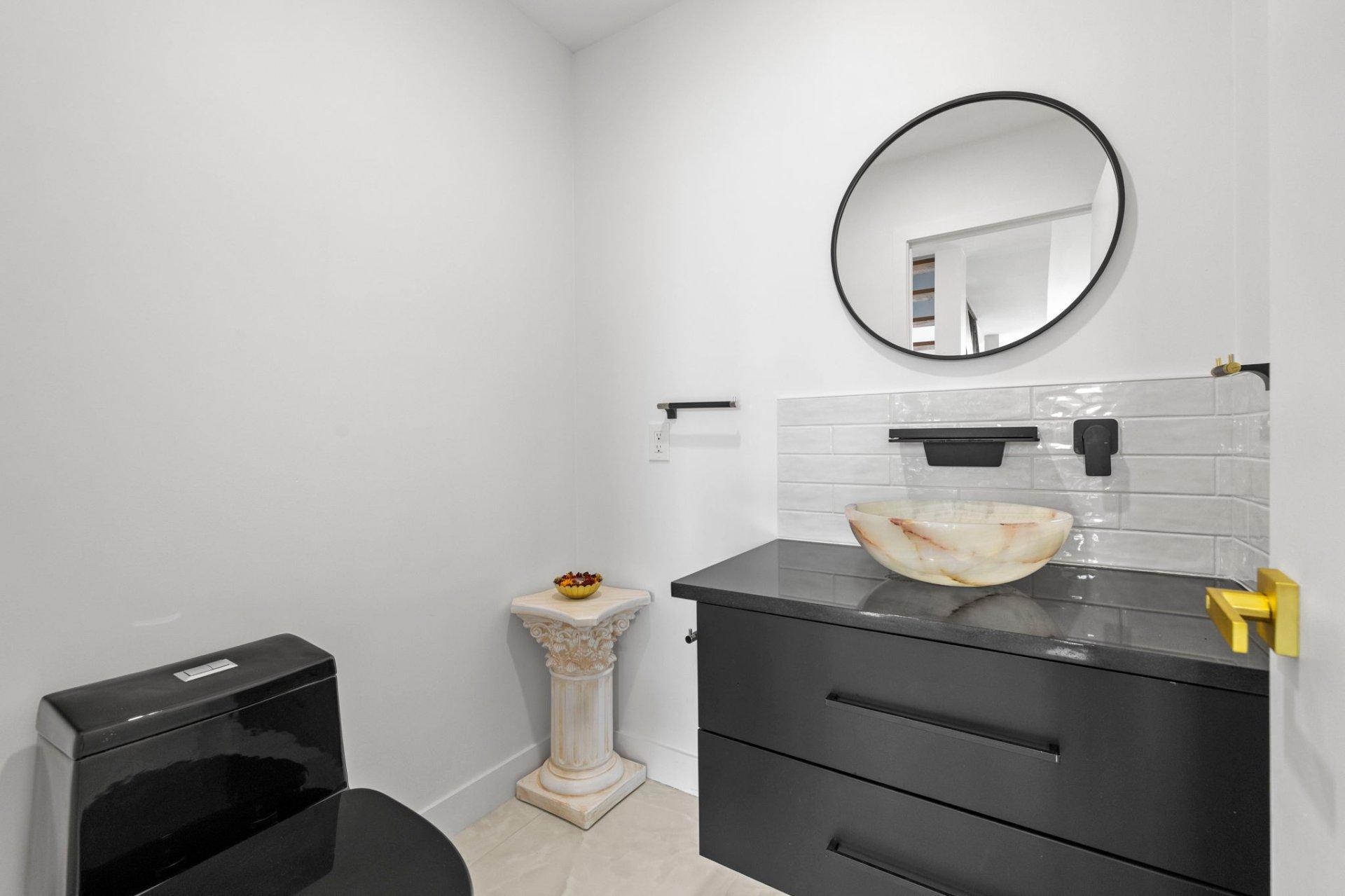 









111


Rue de St-Vallier

,
Gatineau (Gatineau),




QC
J8V3V6

