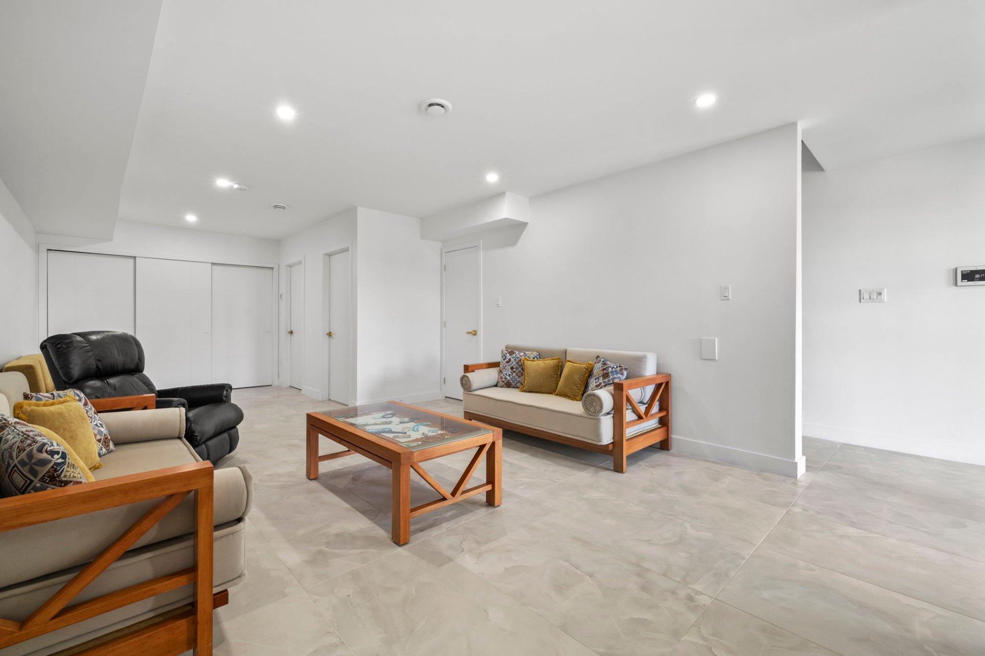 









111


Rue de St-Vallier

,
Gatineau (Gatineau),




QC
J8V3V6

