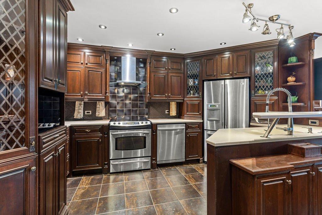 









2780


Tsse Belleau

,
Longueuil (Le Vieux-Longueuil),




QC
J4M1K7

