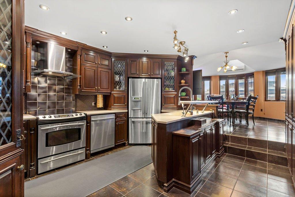 









2780


Tsse Belleau

,
Longueuil (Le Vieux-Longueuil),




QC
J4M1K7

