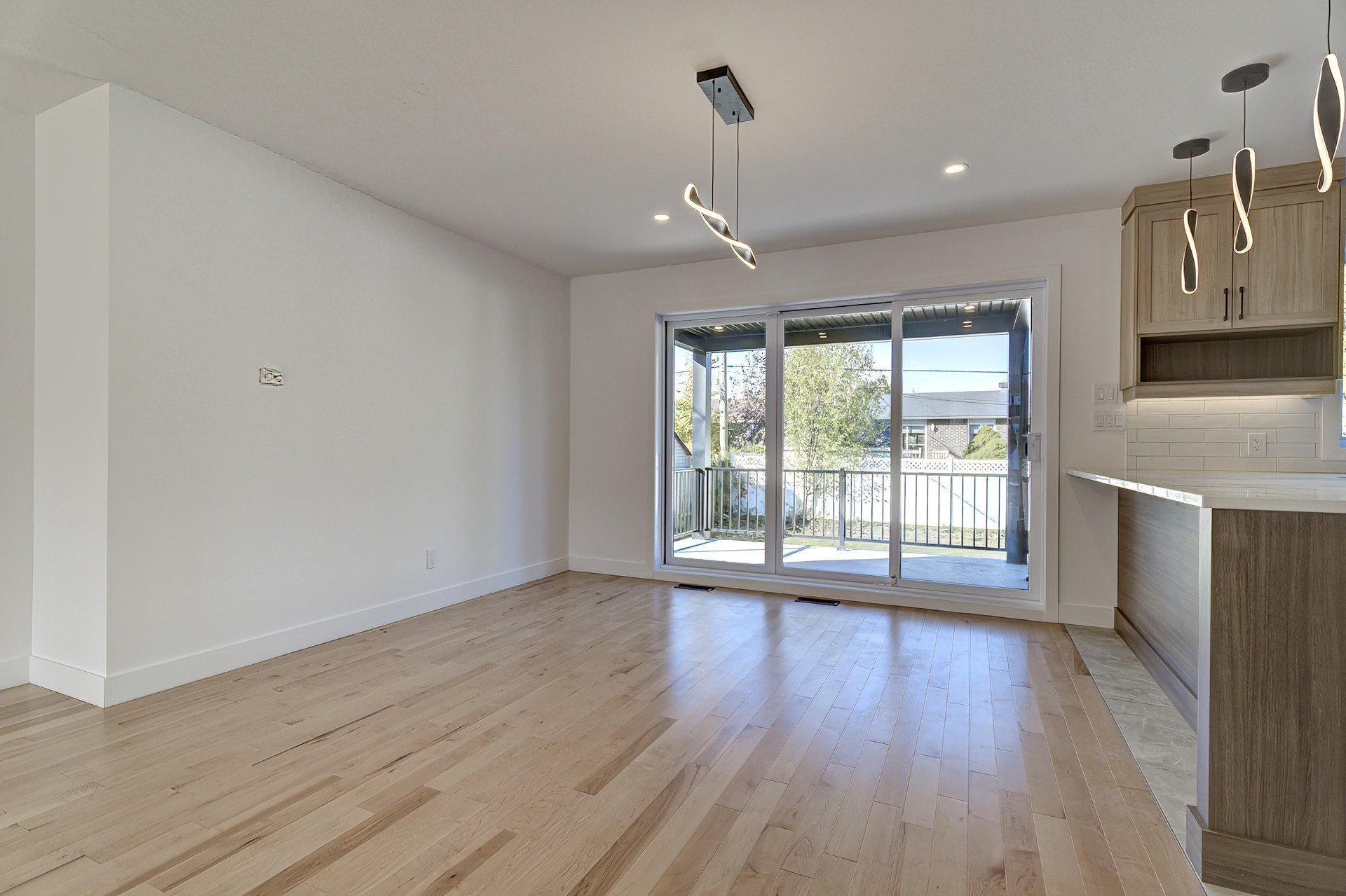 









6535


Rue Poitou

,
Brossard,




QC
J4W2W5

