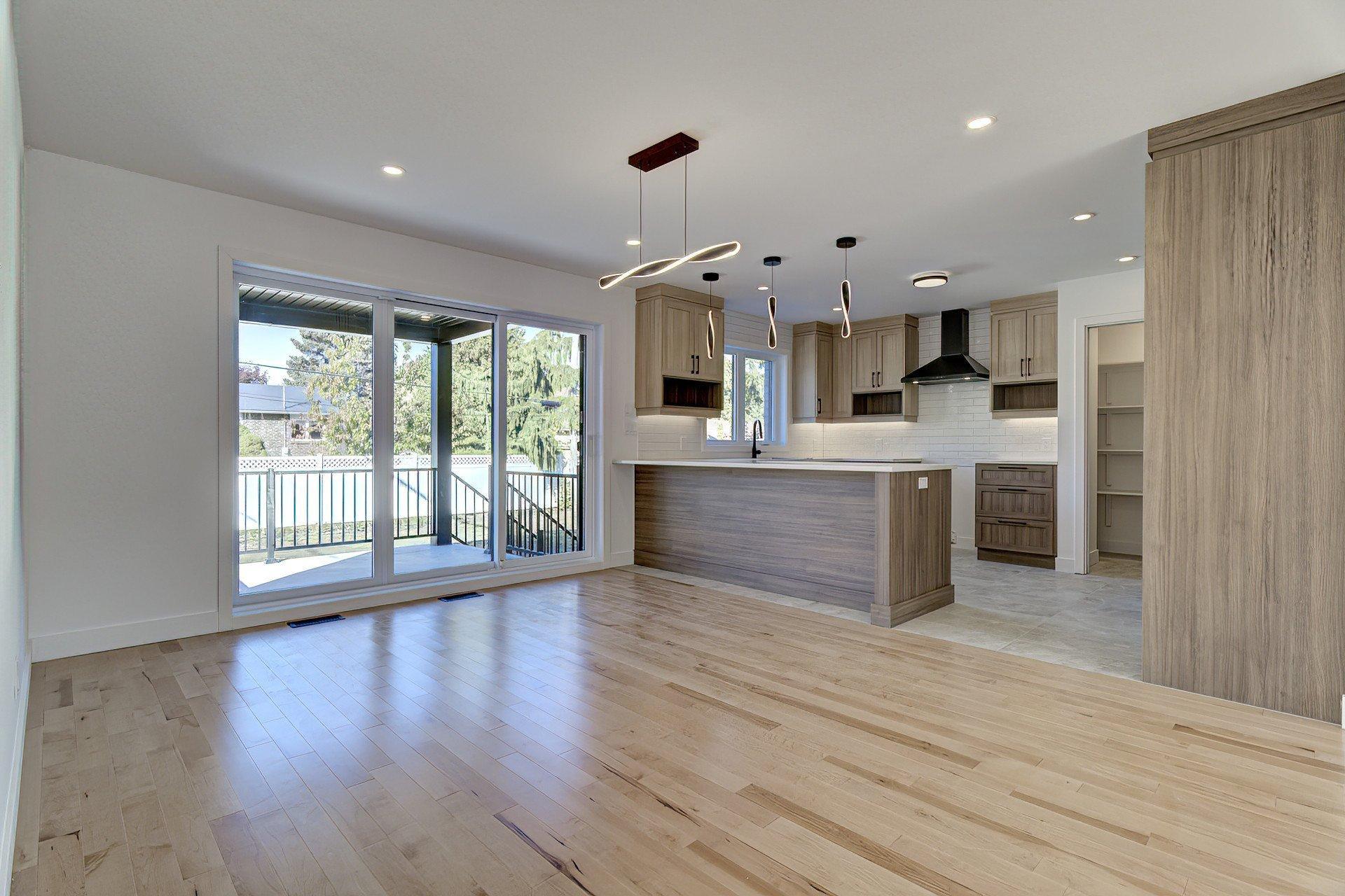 









6535


Rue Poitou

,
Brossard,




QC
J4W2W5

