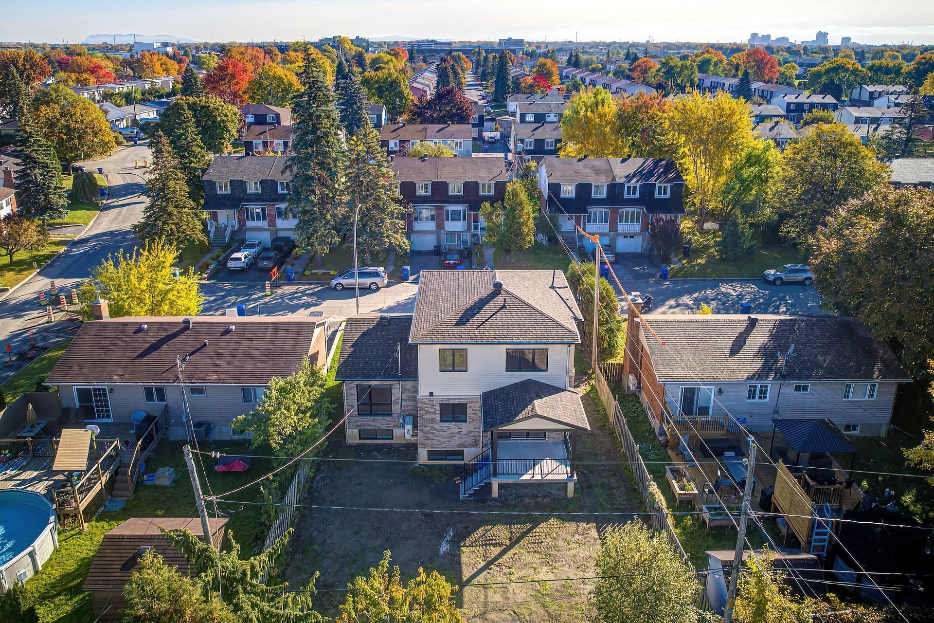 









6535


Rue Poitou

,
Brossard,




QC
J4W2W5

