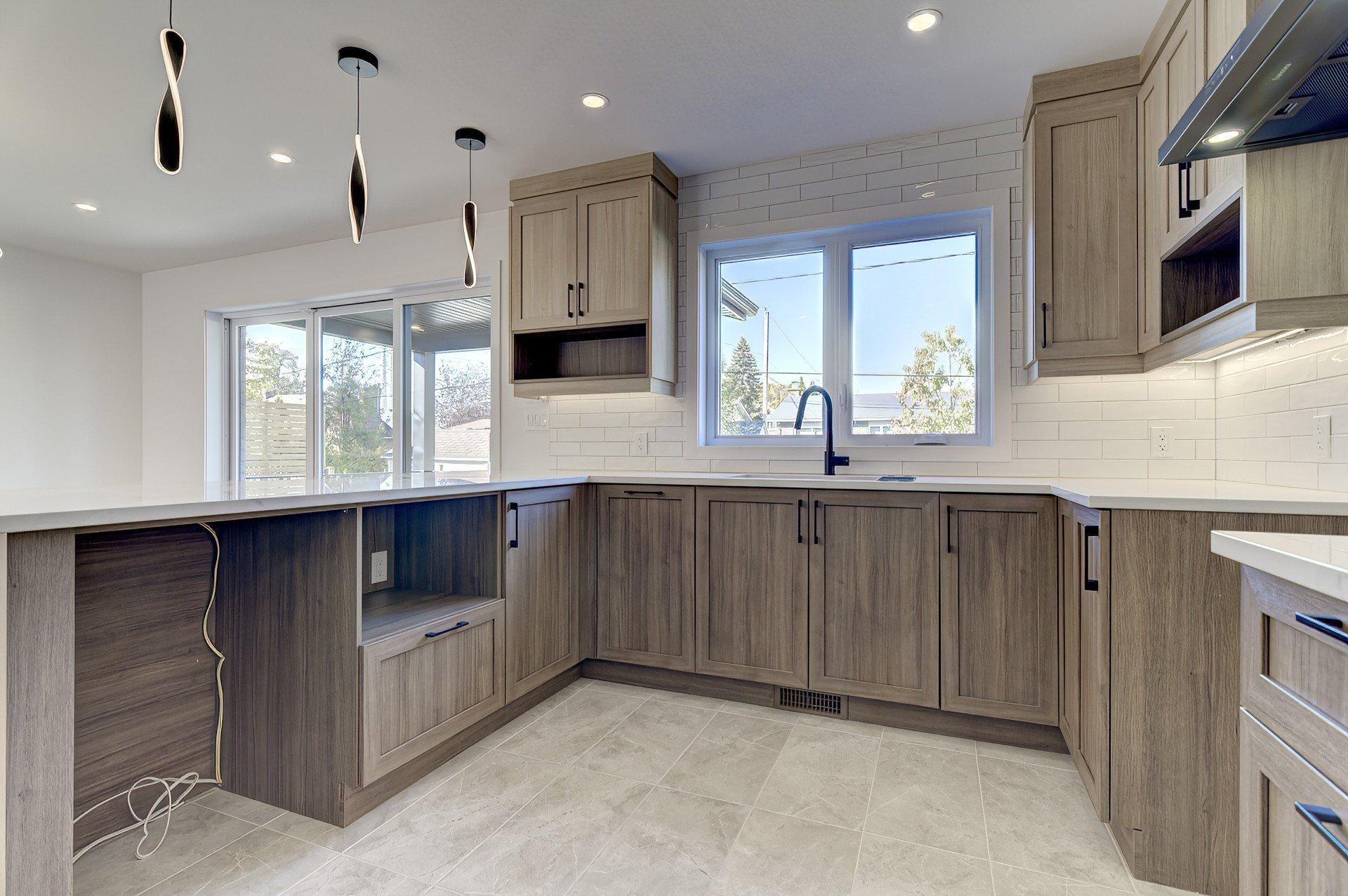 









6535


Rue Poitou

,
Brossard,




QC
J4W2W5

