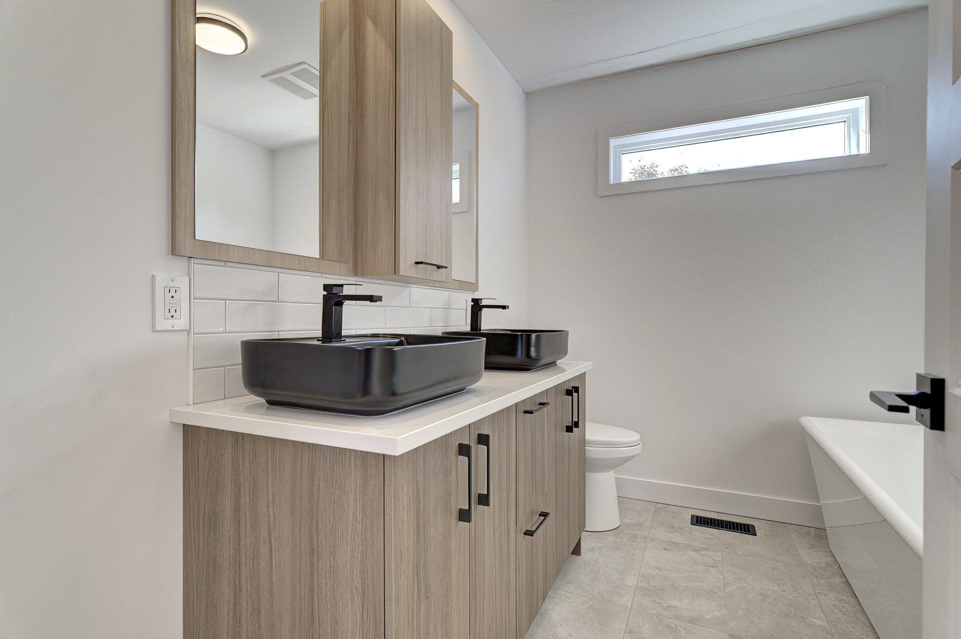 









6535


Rue Poitou

,
Brossard,




QC
J4W2W5

