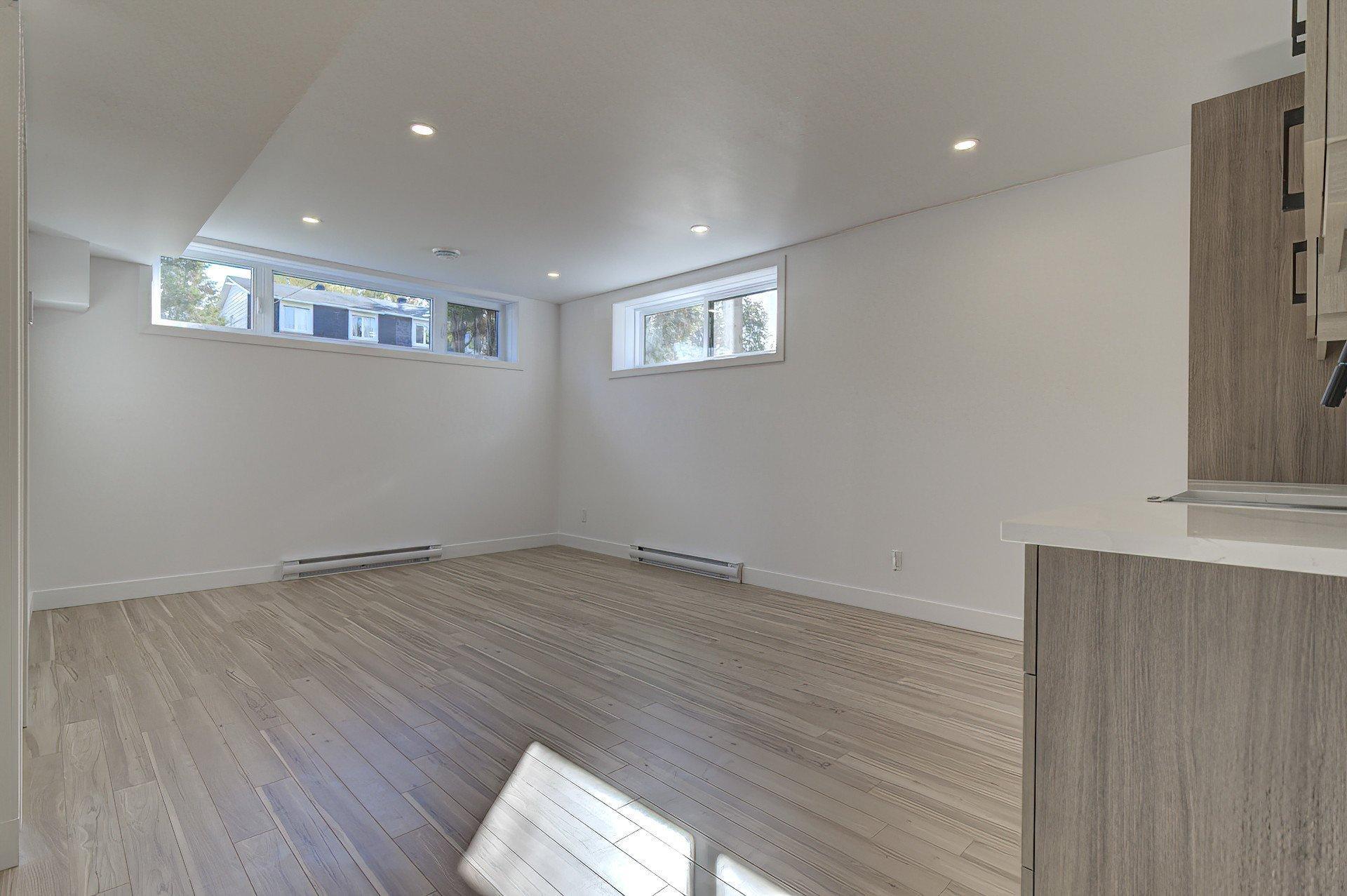 









6535


Rue Poitou

,
Brossard,




QC
J4W2W5

