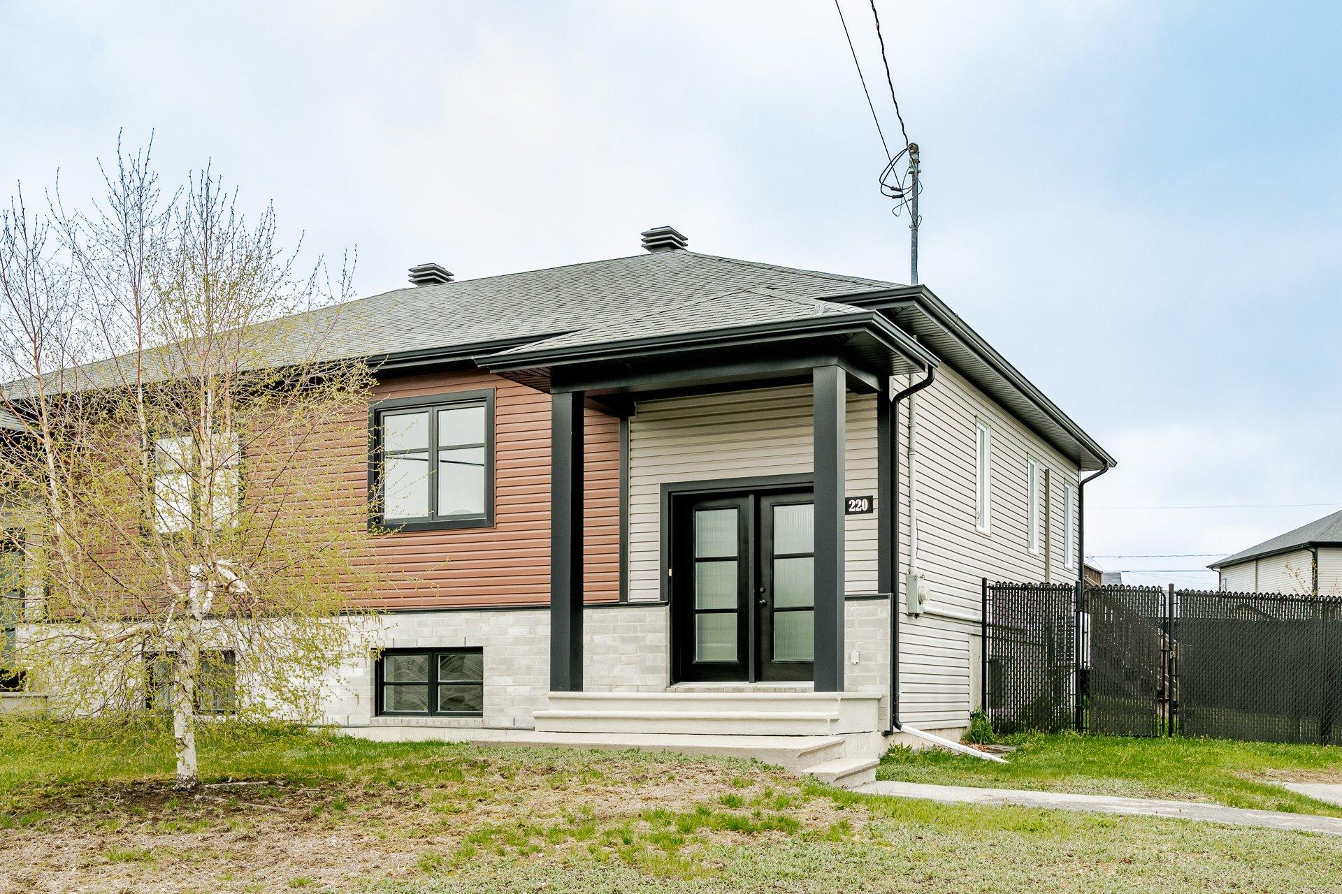 









220


Rue Paul-Gagné

,
Sherbrooke (Fleurimont),




QC
J1E0K3


