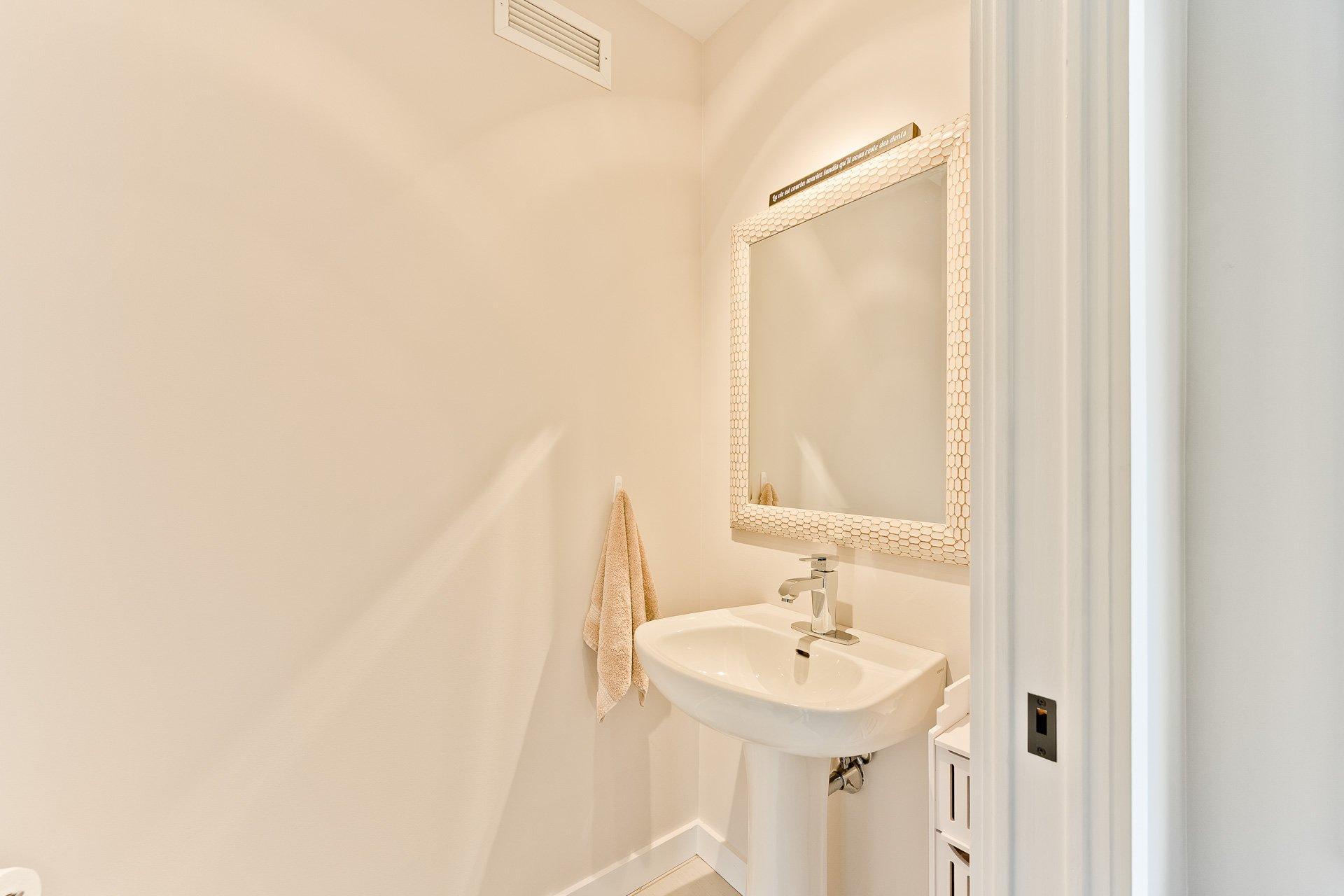 









220


Rue Paul-Gagné

,
Sherbrooke (Fleurimont),




QC
J1E0K3

