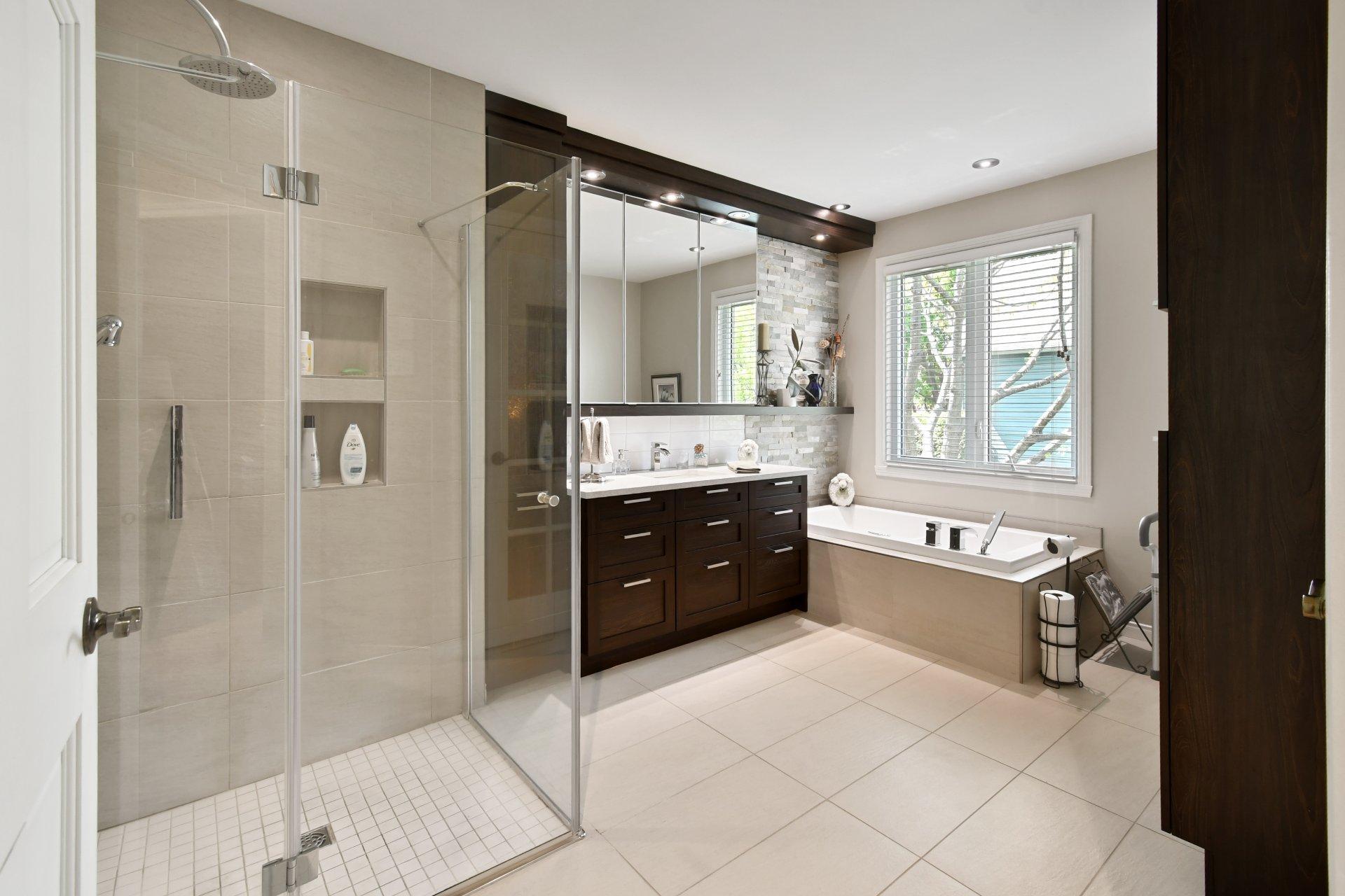 









1348Z


Rue Adoncour

,
Longueuil (Le Vieux-Longueuil),




QC
J4J5L3

