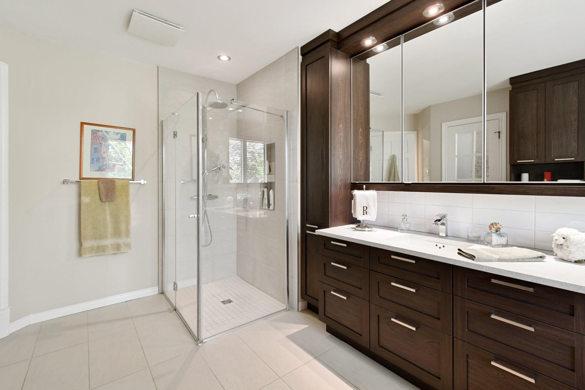 









1348Z


Rue Adoncour

,
Longueuil (Le Vieux-Longueuil),




QC
J4J5L3

