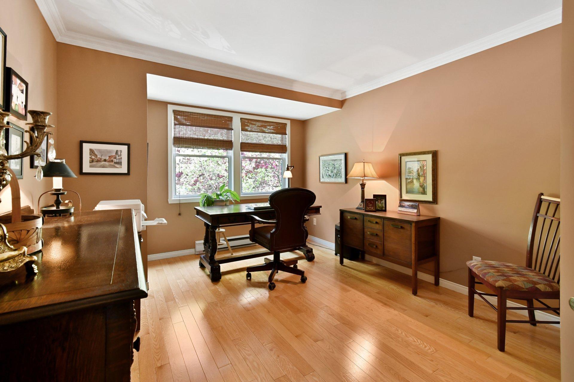 









1348Z


Rue Adoncour

,
Longueuil (Le Vieux-Longueuil),




QC
J4J5L3


