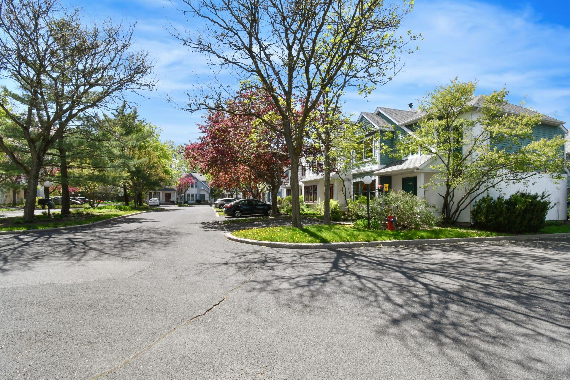 









1348Z


Rue Adoncour

,
Longueuil (Le Vieux-Longueuil),




QC
J4J5L3

