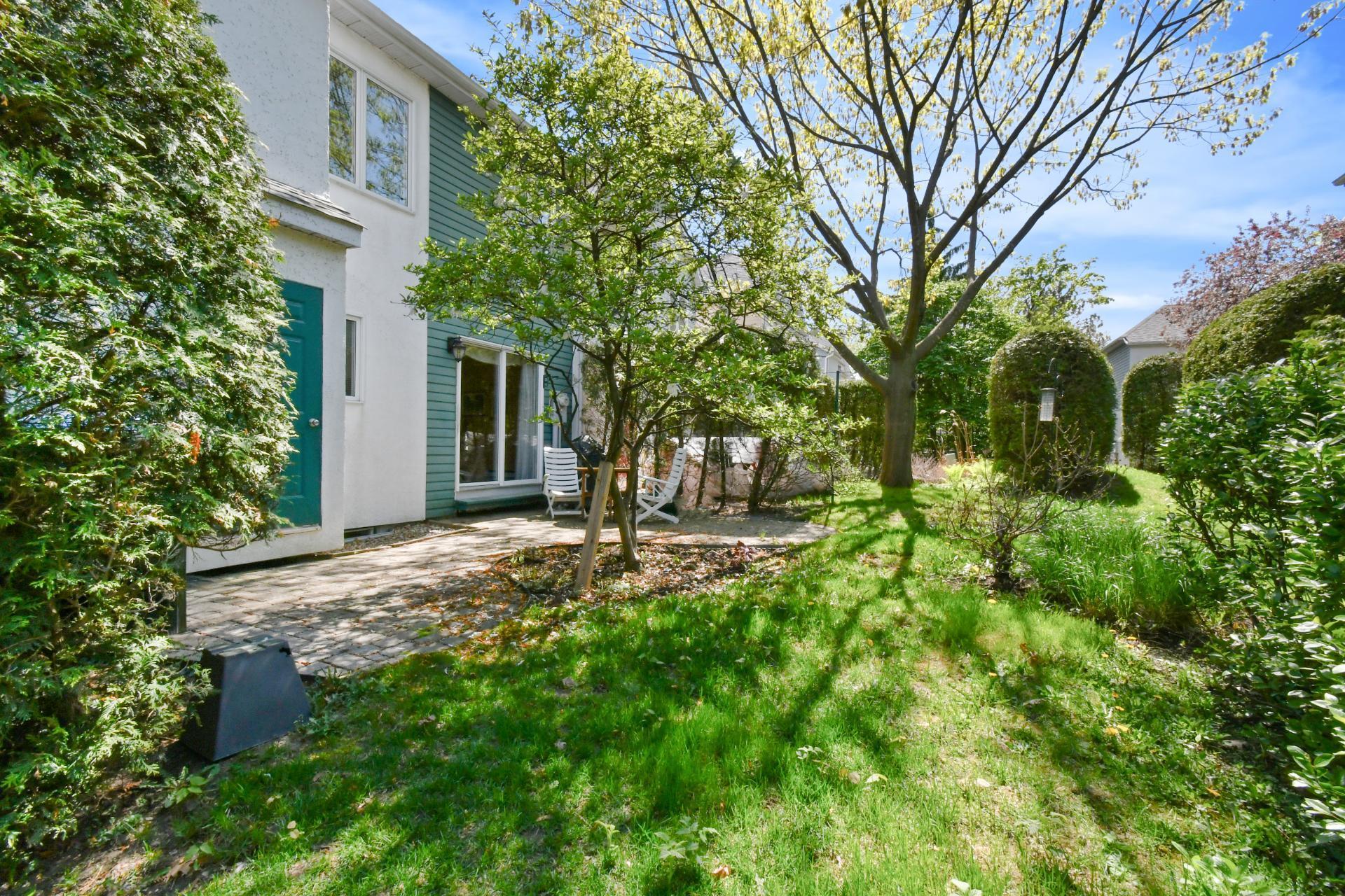 









1348Z


Rue Adoncour

,
Longueuil (Le Vieux-Longueuil),




QC
J4J5L3

