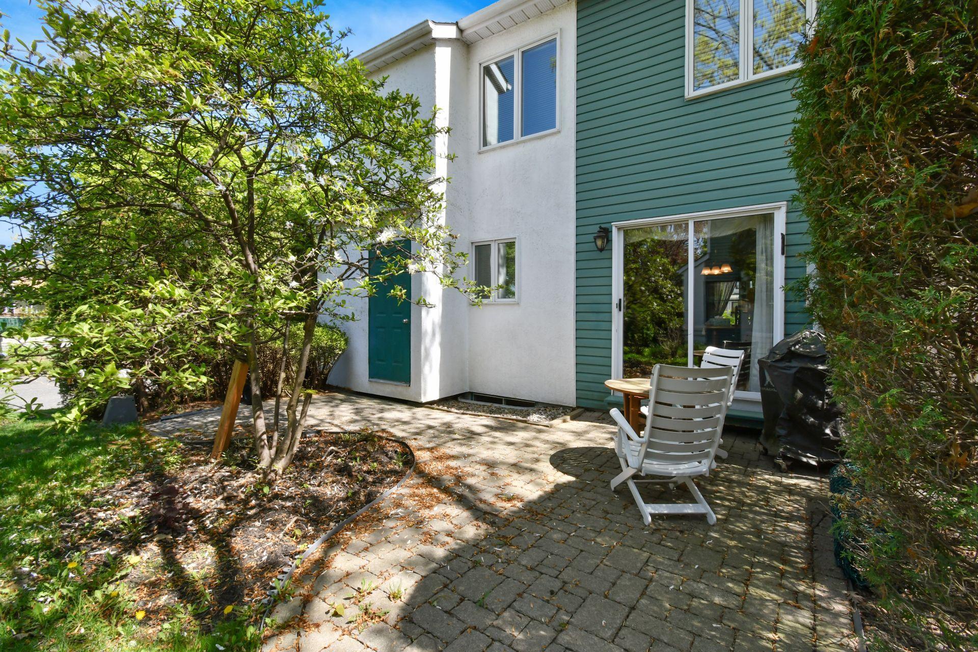 









1348Z


Rue Adoncour

,
Longueuil (Le Vieux-Longueuil),




QC
J4J5L3


