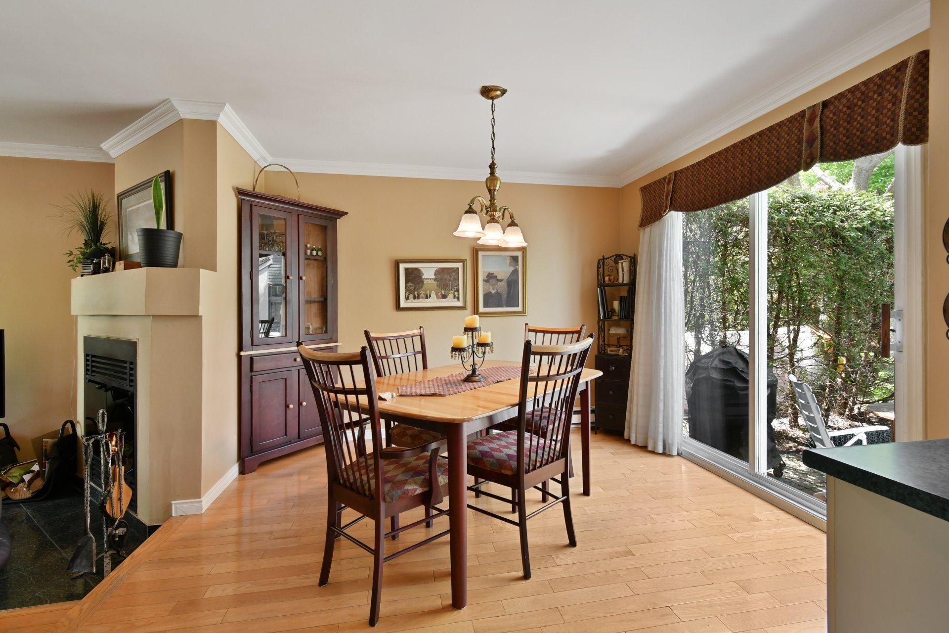 









1348Z


Rue Adoncour

,
Longueuil (Le Vieux-Longueuil),




QC
J4J5L3

