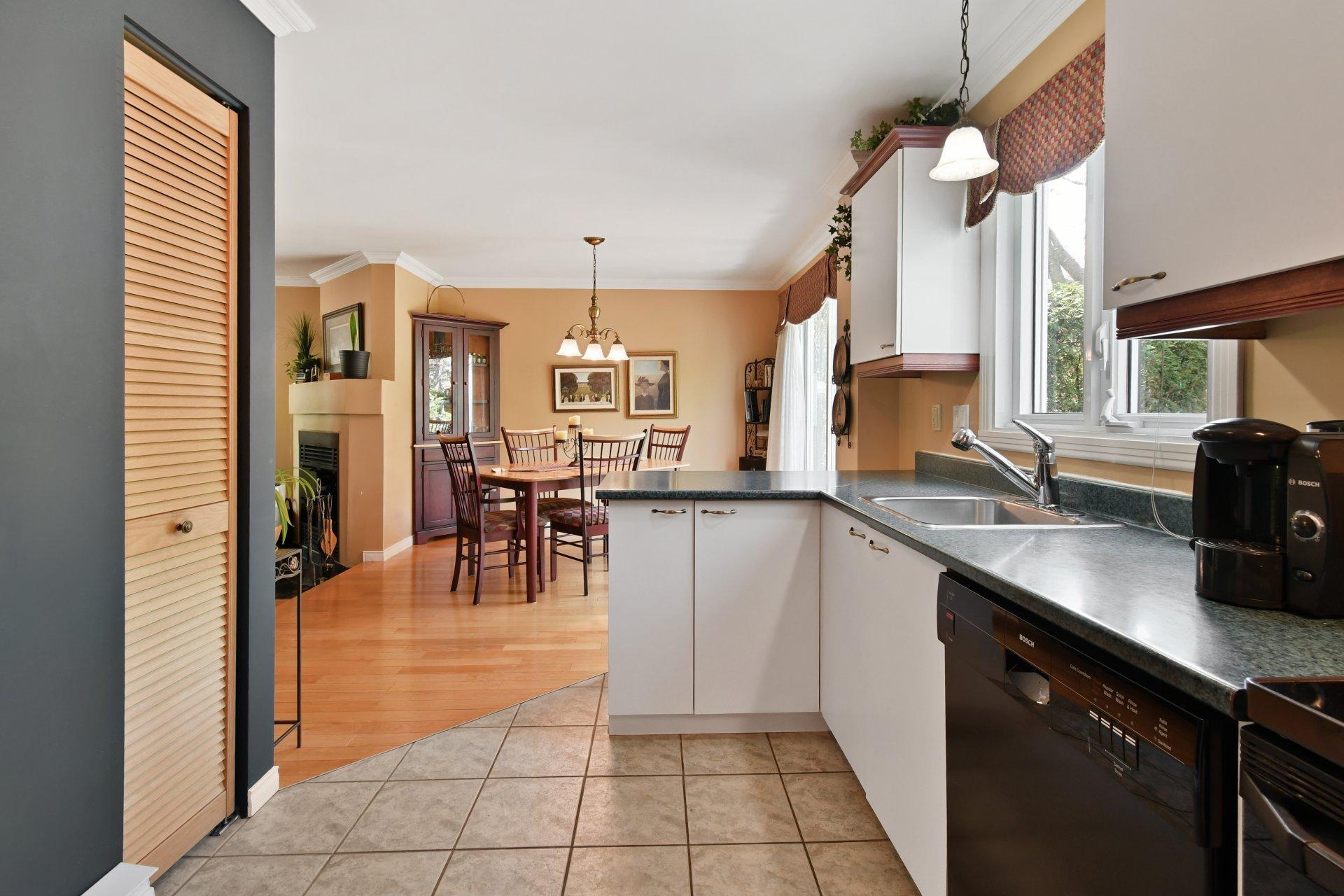 









1348Z


Rue Adoncour

,
Longueuil (Le Vieux-Longueuil),




QC
J4J5L3

