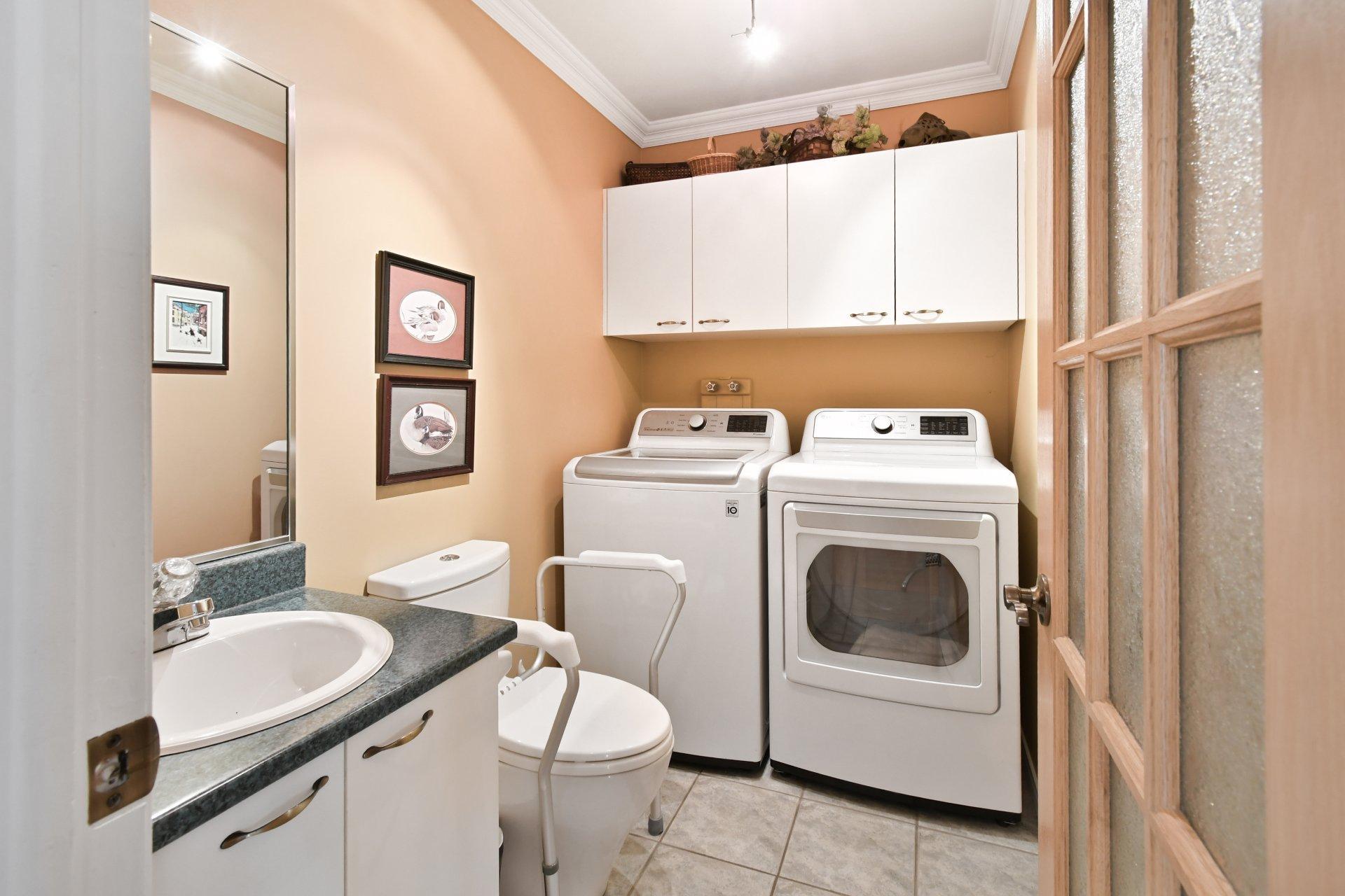 









1348Z


Rue Adoncour

,
Longueuil (Le Vieux-Longueuil),




QC
J4J5L3

