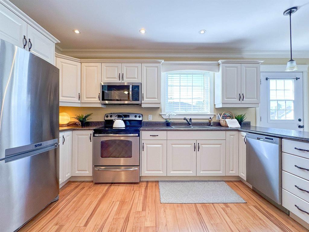 












64 Marion Drive

,
Stratford,




PE
C1B 2A3

