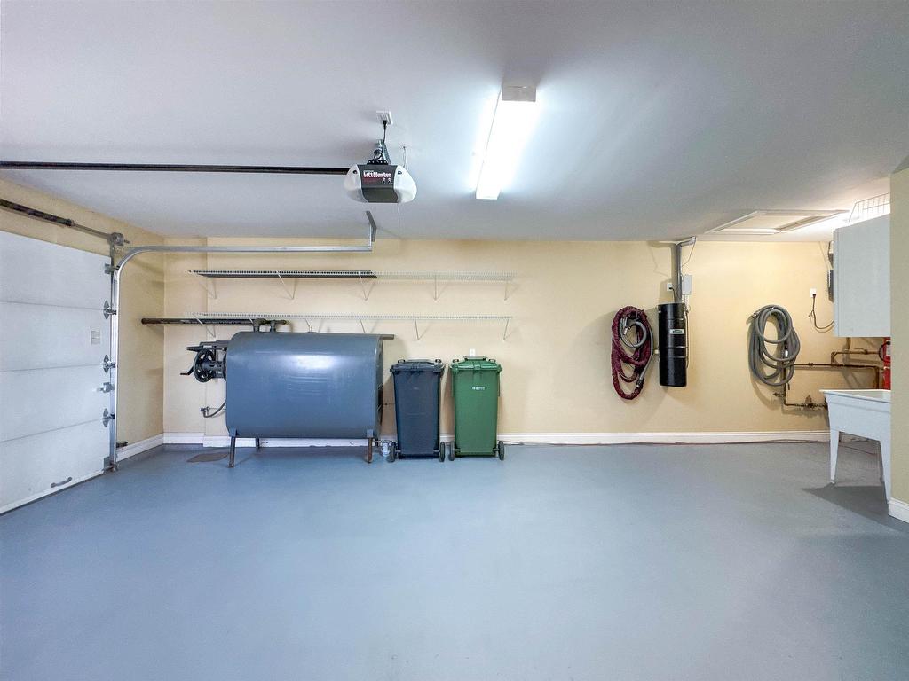 












64 Marion Drive

,
Stratford,




PE
C1B 2A3

