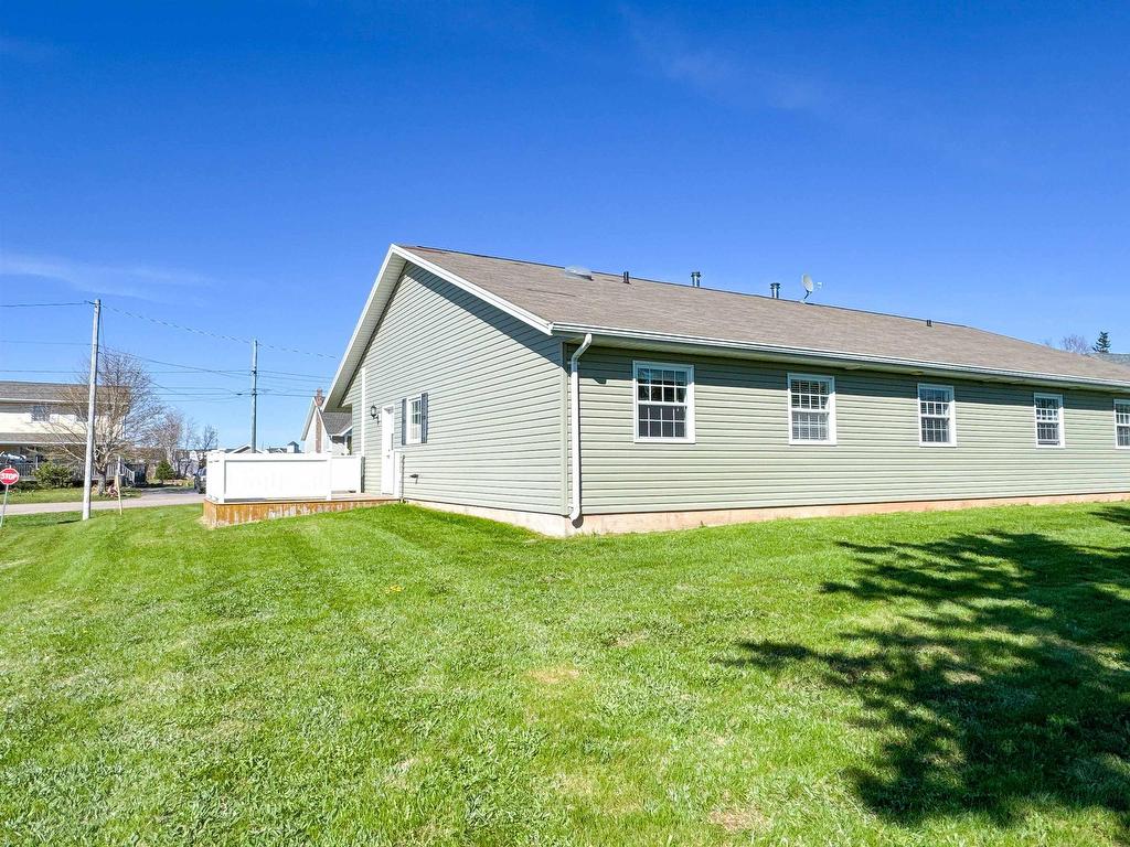 












64 Marion Drive

,
Stratford,




PE
C1B 2A3

