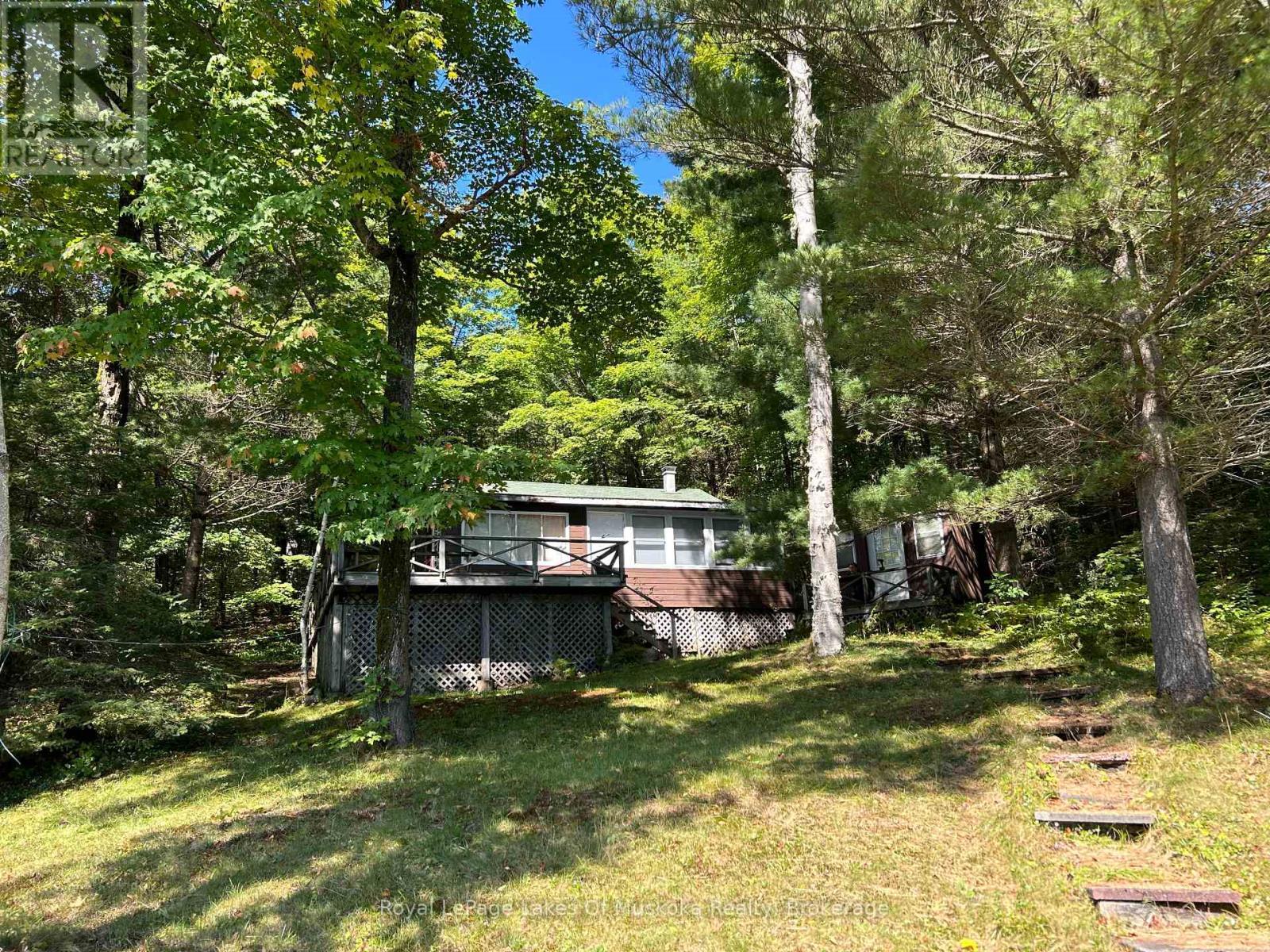 












1091 NORTH TOOKE LAKE ROAD

,
Lake of Bays (Mclean),




Ontario
P0B1A0

