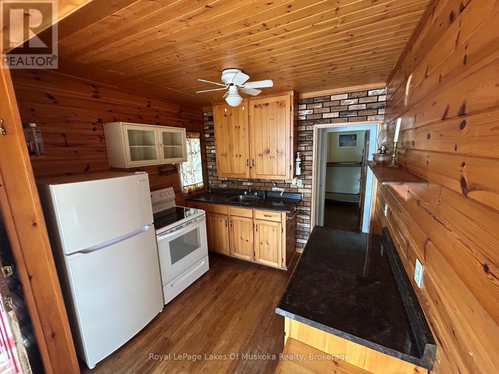 












1091 NORTH TOOKE LAKE ROAD

,
Lake of Bays (Mclean),




Ontario
P0B1A0

