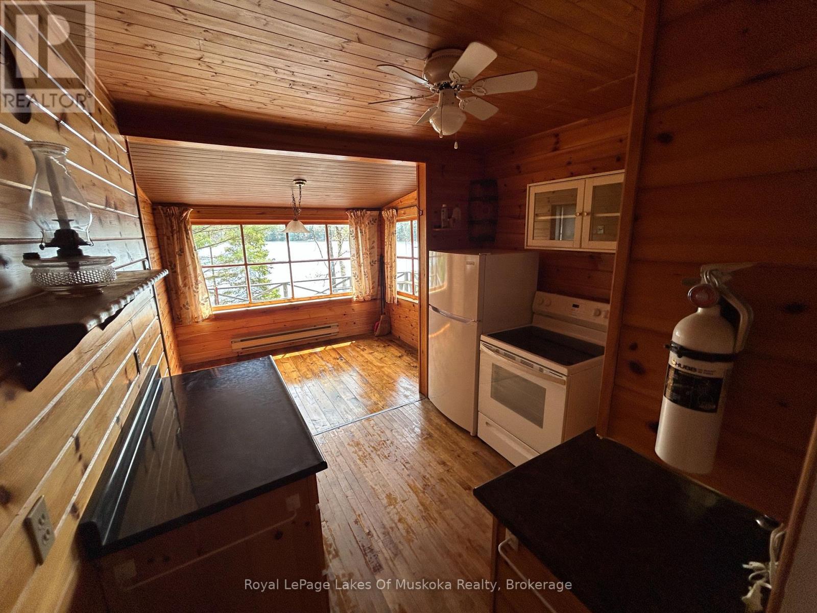 












1091 NORTH TOOKE LAKE ROAD

,
Lake of Bays (Mclean),




Ontario
P0B1A0

