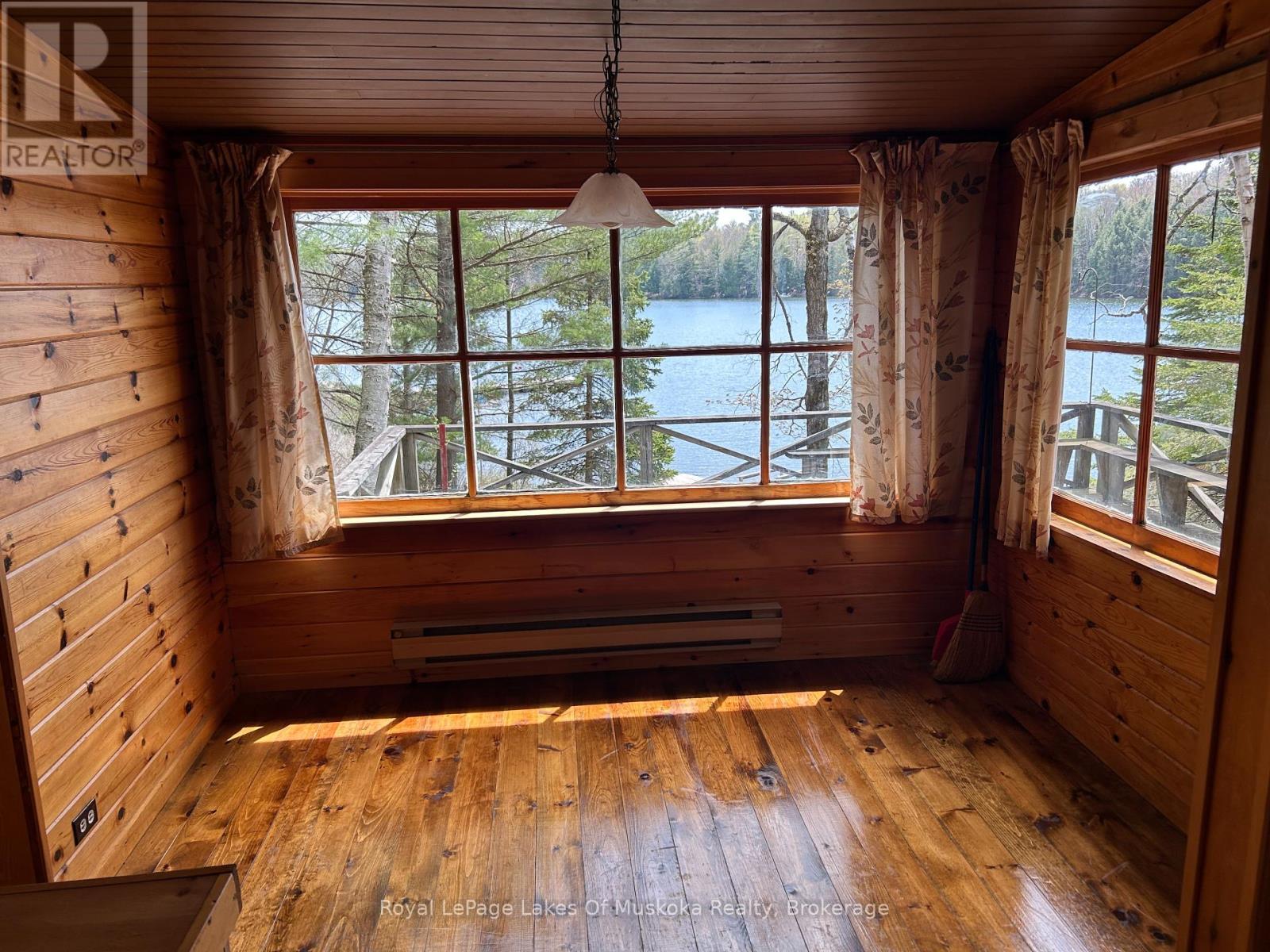 












1091 NORTH TOOKE LAKE ROAD

,
Lake of Bays (Mclean),




Ontario
P0B1A0

