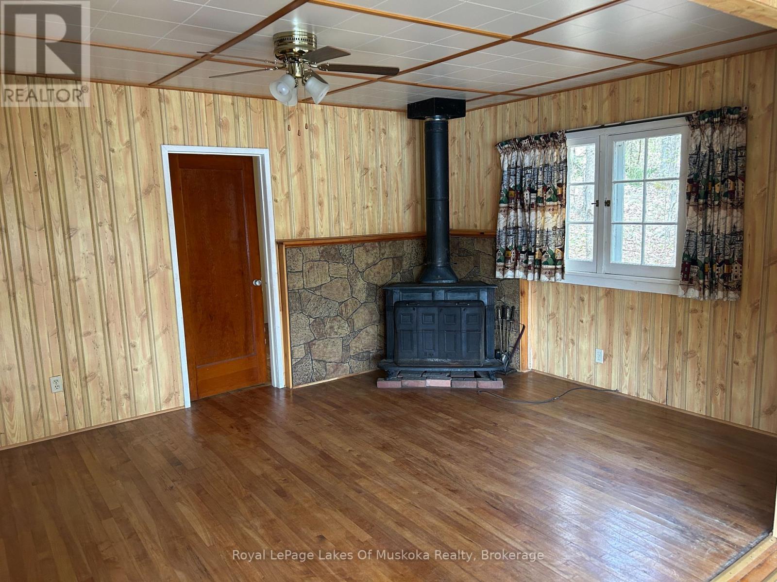 












1091 NORTH TOOKE LAKE ROAD

,
Lake of Bays (Mclean),




Ontario
P0B1A0

