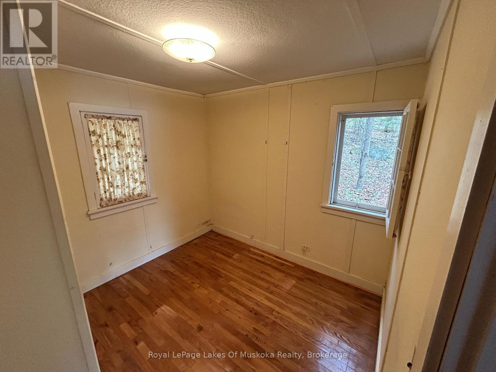 












1091 NORTH TOOKE LAKE ROAD

,
Lake of Bays (Mclean),




Ontario
P0B1A0

