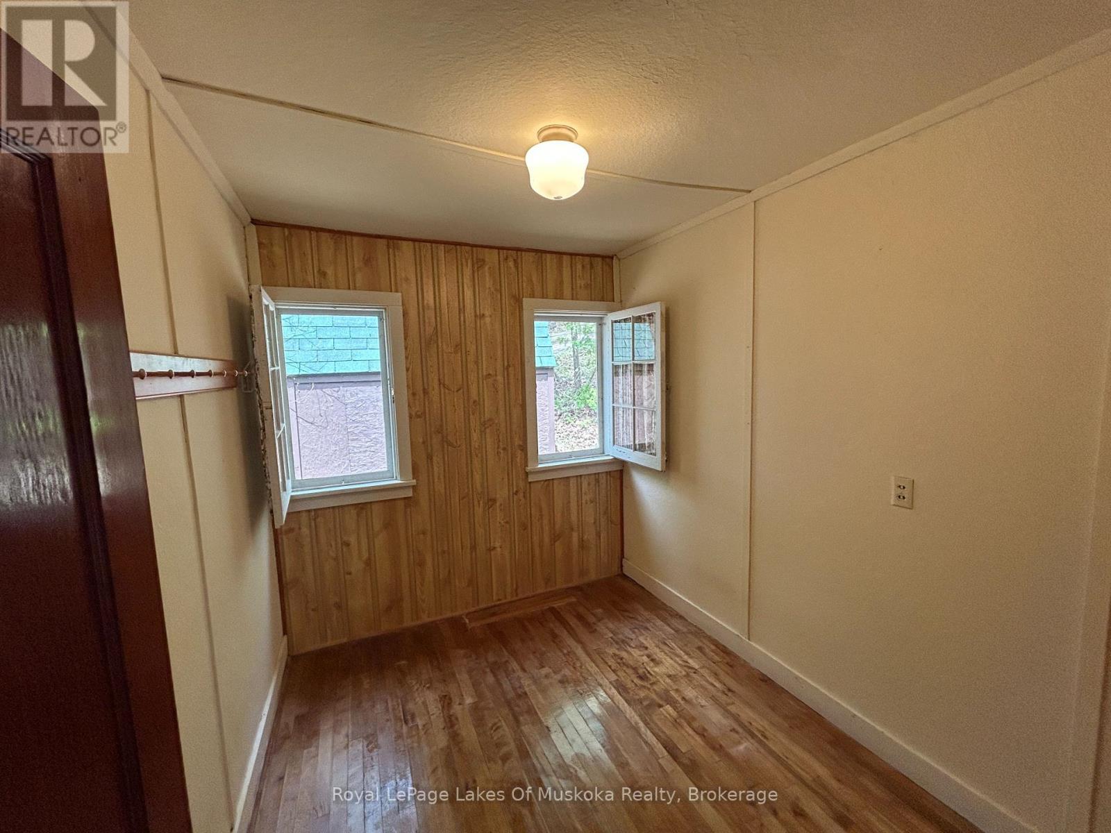 












1091 NORTH TOOKE LAKE ROAD

,
Lake of Bays (Mclean),




Ontario
P0B1A0

