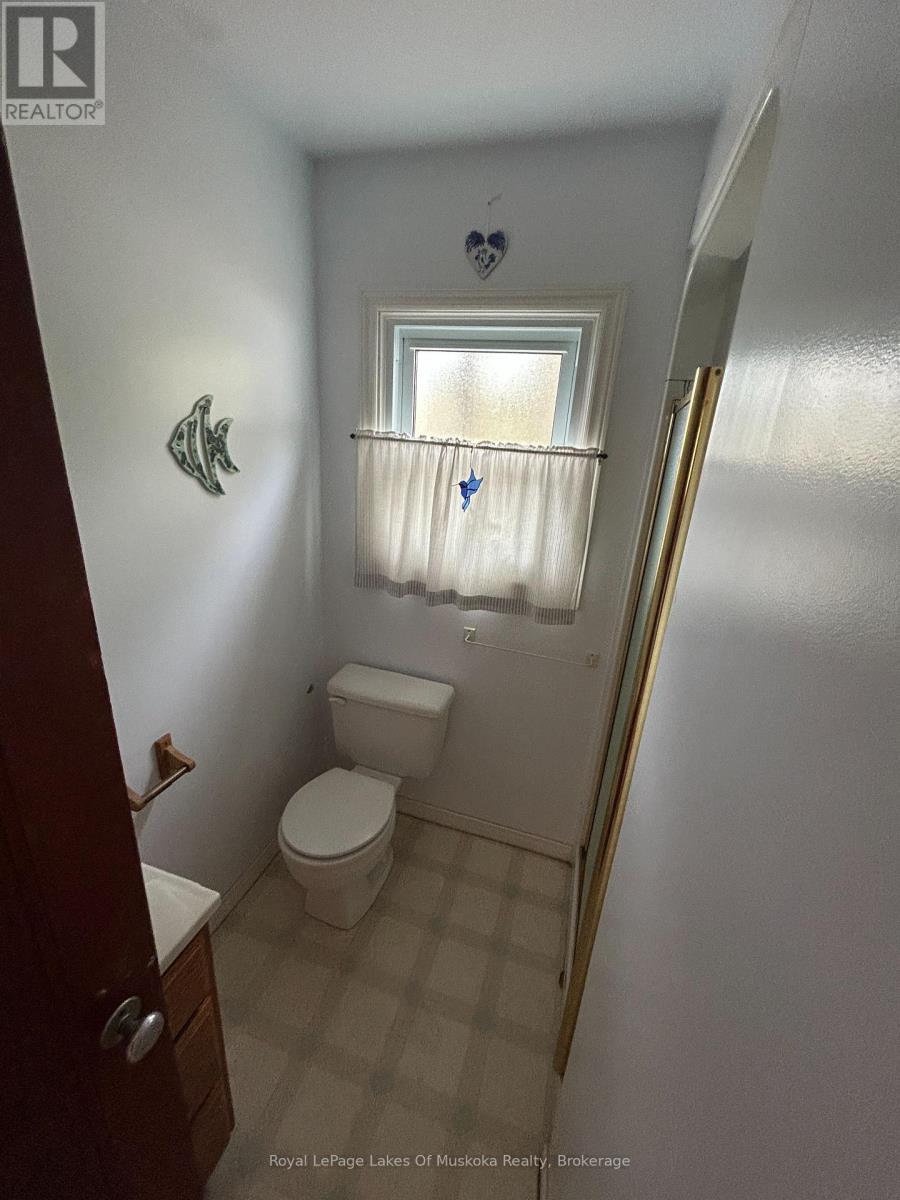 












1091 NORTH TOOKE LAKE ROAD

,
Lake of Bays (Mclean),




Ontario
P0B1A0

