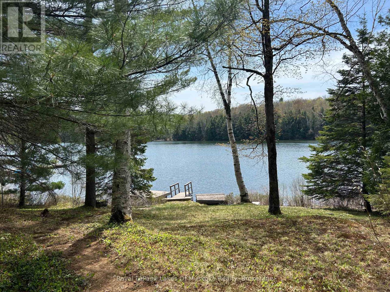 












1091 NORTH TOOKE LAKE ROAD

,
Lake of Bays (Mclean),




Ontario
P0B1A0

