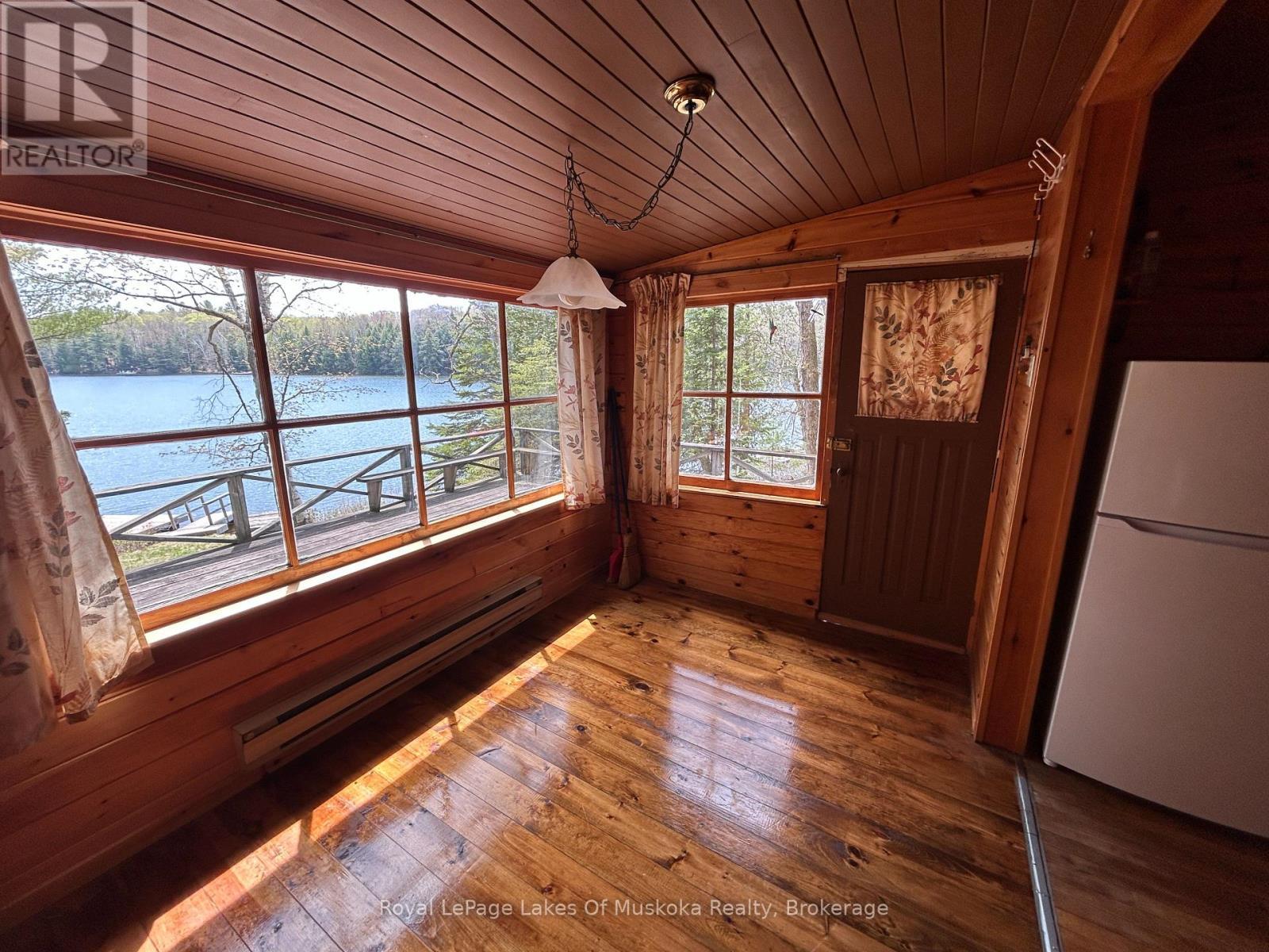 












1091 NORTH TOOKE LAKE ROAD

,
Lake of Bays (Mclean),




Ontario
P0B1A0

