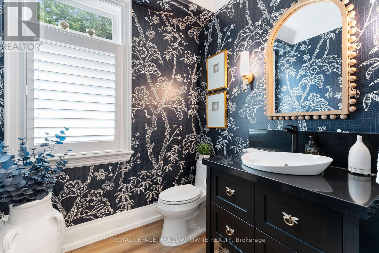 












3 BOGLE DRIVE

,
Hamilton,




Ontario
L0R1H2

