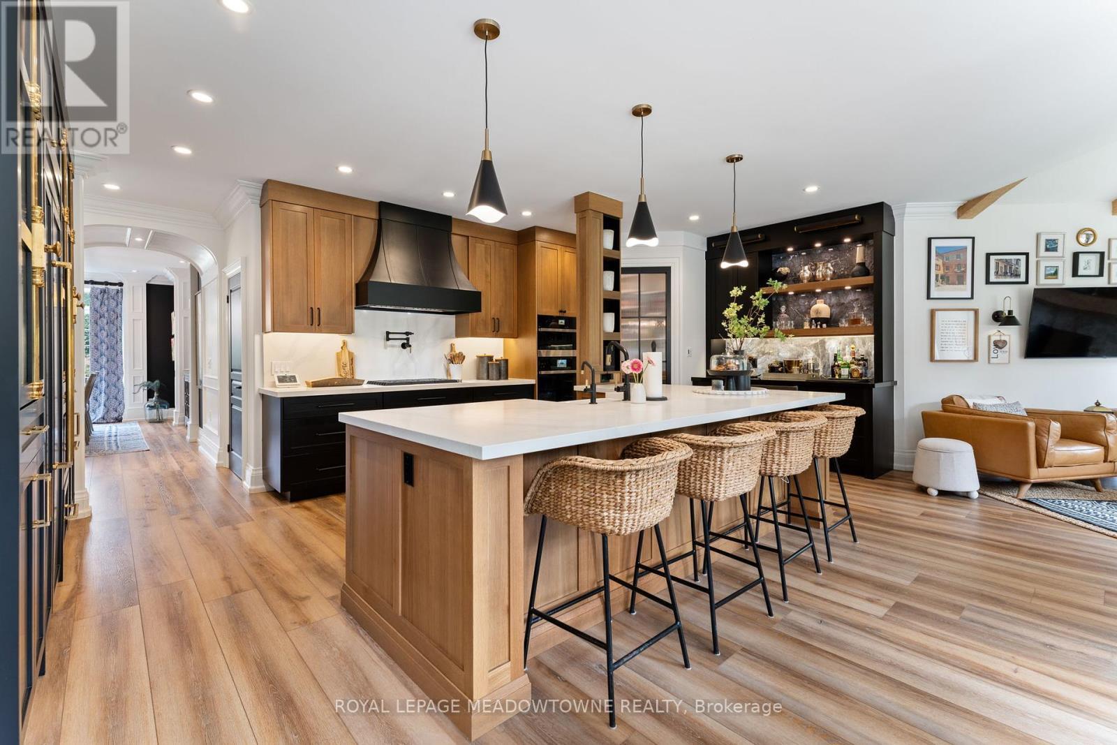 












3 BOGLE DRIVE

,
Hamilton,




Ontario
L0R1H2

