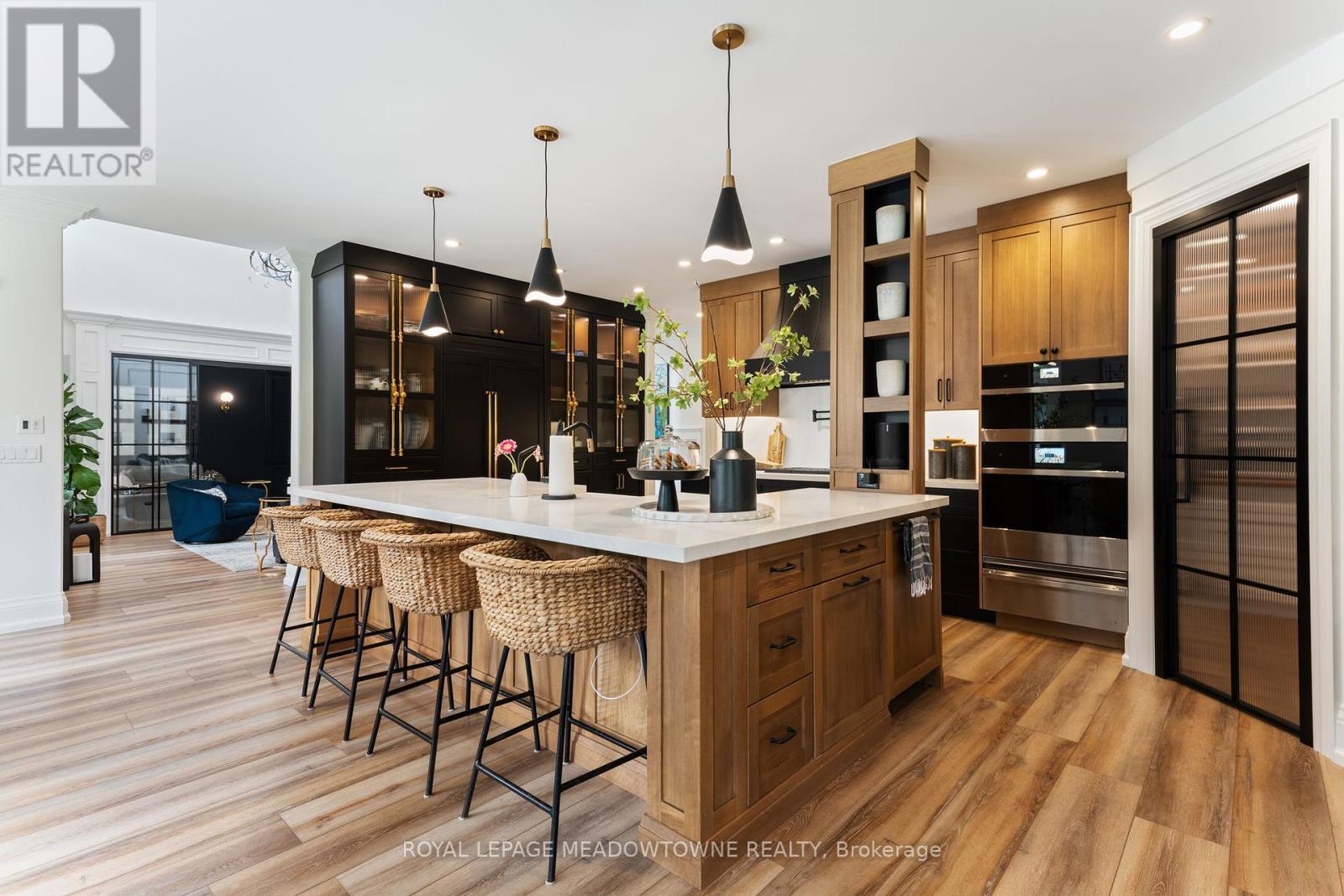 












3 BOGLE DRIVE

,
Hamilton,




Ontario
L0R1H2

