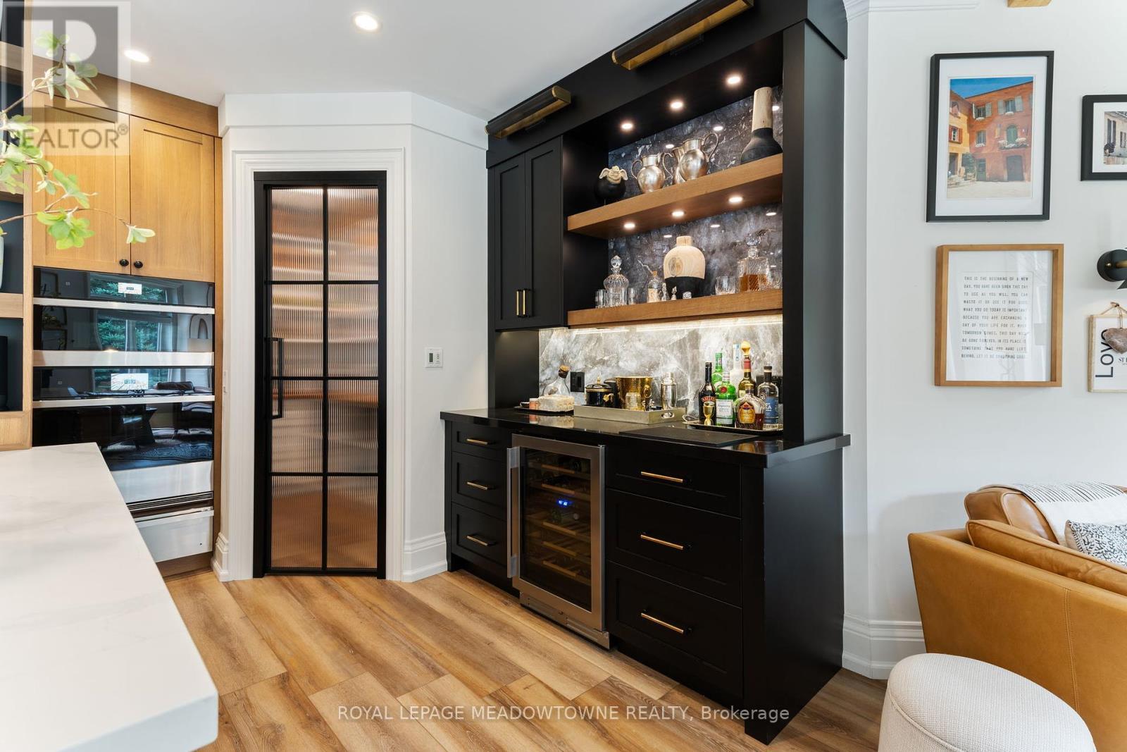 












3 BOGLE DRIVE

,
Hamilton,




Ontario
L0R1H2

