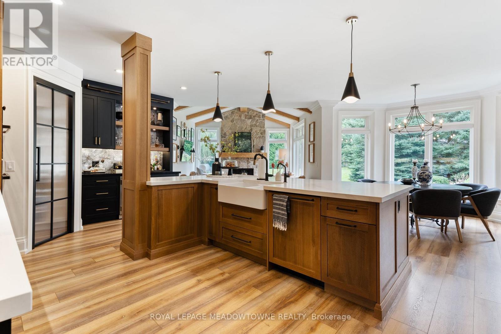 












3 BOGLE DRIVE

,
Hamilton,




Ontario
L0R1H2

