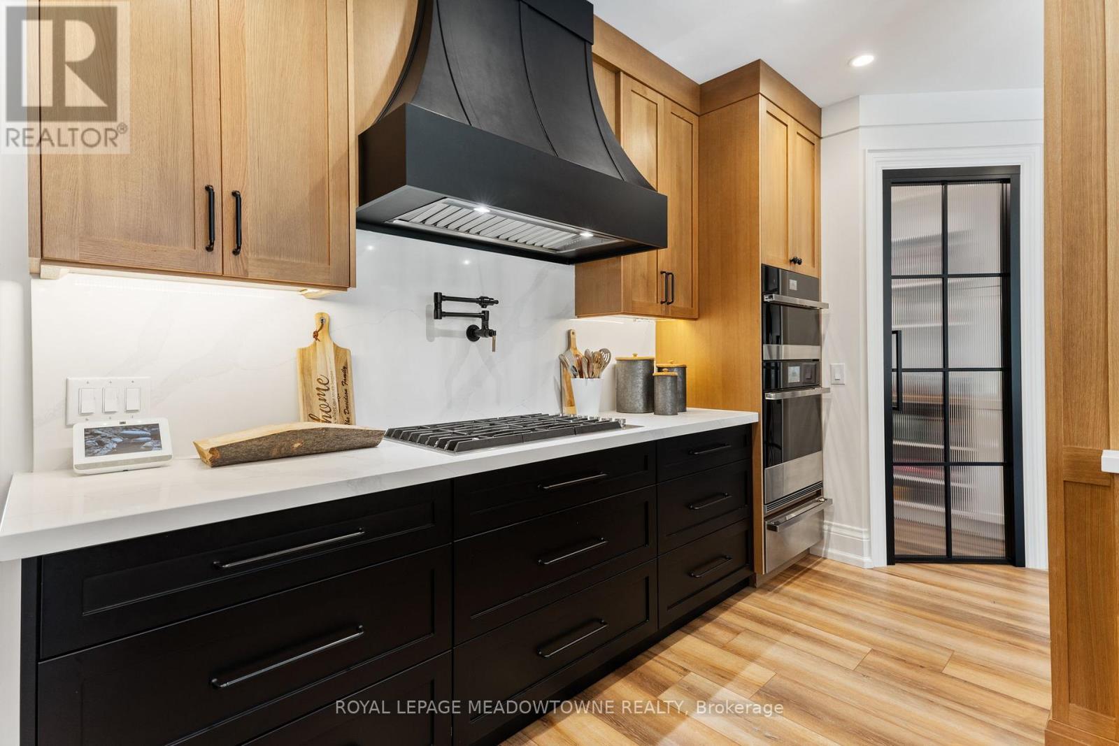 












3 BOGLE DRIVE

,
Hamilton,




Ontario
L0R1H2


